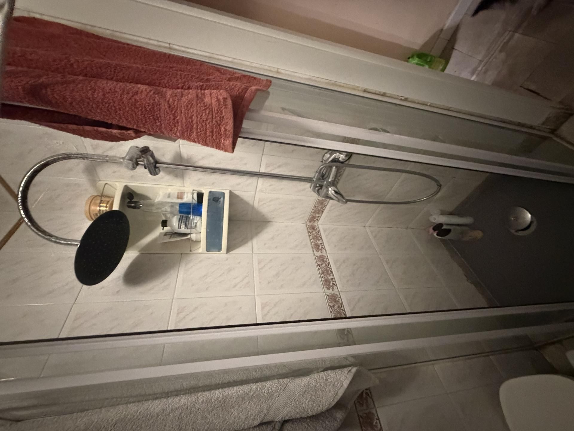 Bathroom of Flat to share in Albolote  with Air Conditioner, Heating and Furnished