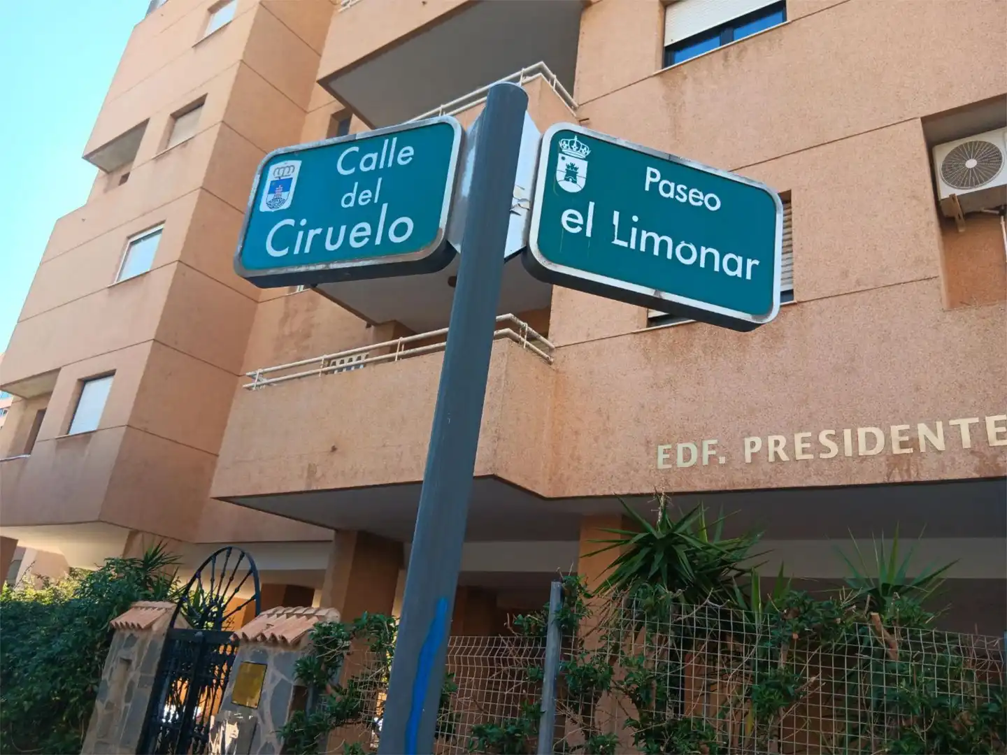 Piso en venta en Calle el Ciruelo, 2, Aguadulce Sur Vista exterior de Piso en venta en Roquetas de Mar con Terraza, Piscina y Amueblado