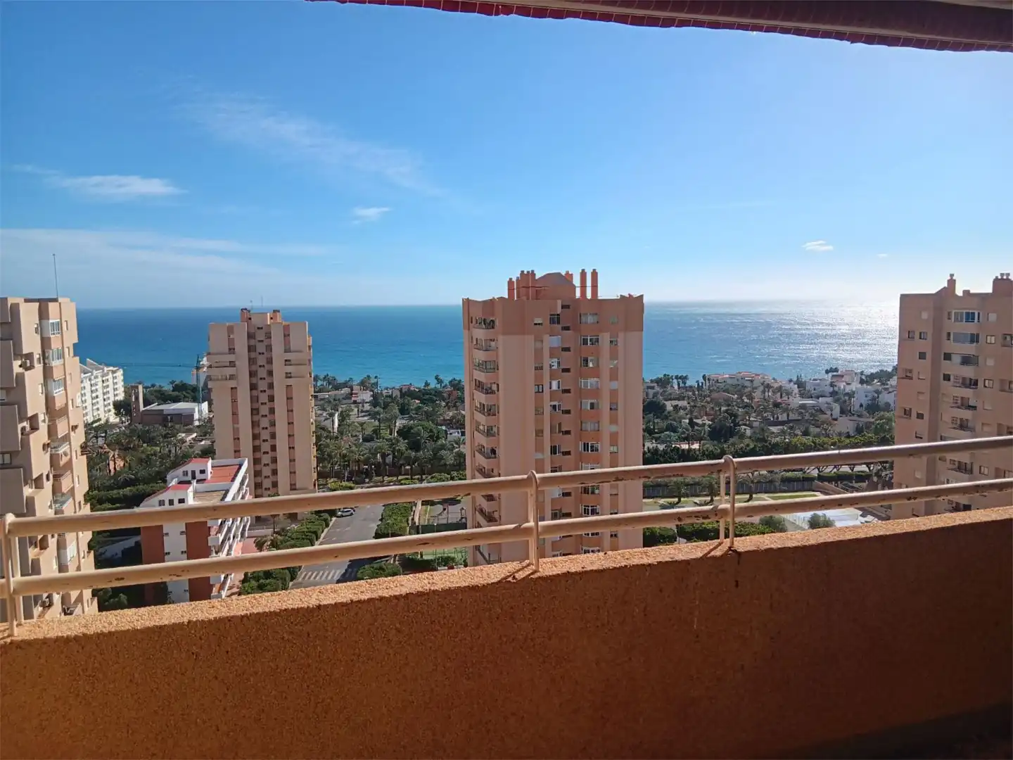 Piso en venta en Calle el Ciruelo, 2, Aguadulce Sur Vista exterior de Piso en venta en Roquetas de Mar con Terraza, Piscina y Amueblado
