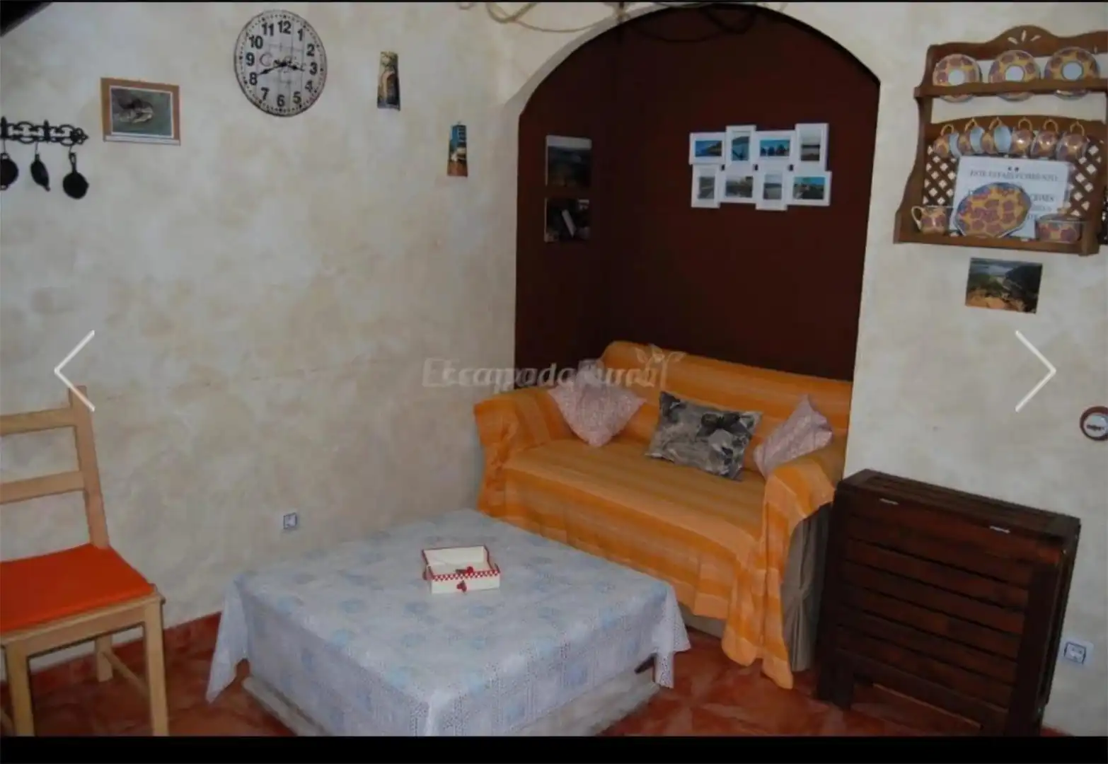 Sala d'estar de Casa adosada en venda en Alía amb Aire condicionat, Calefacció i Moblat