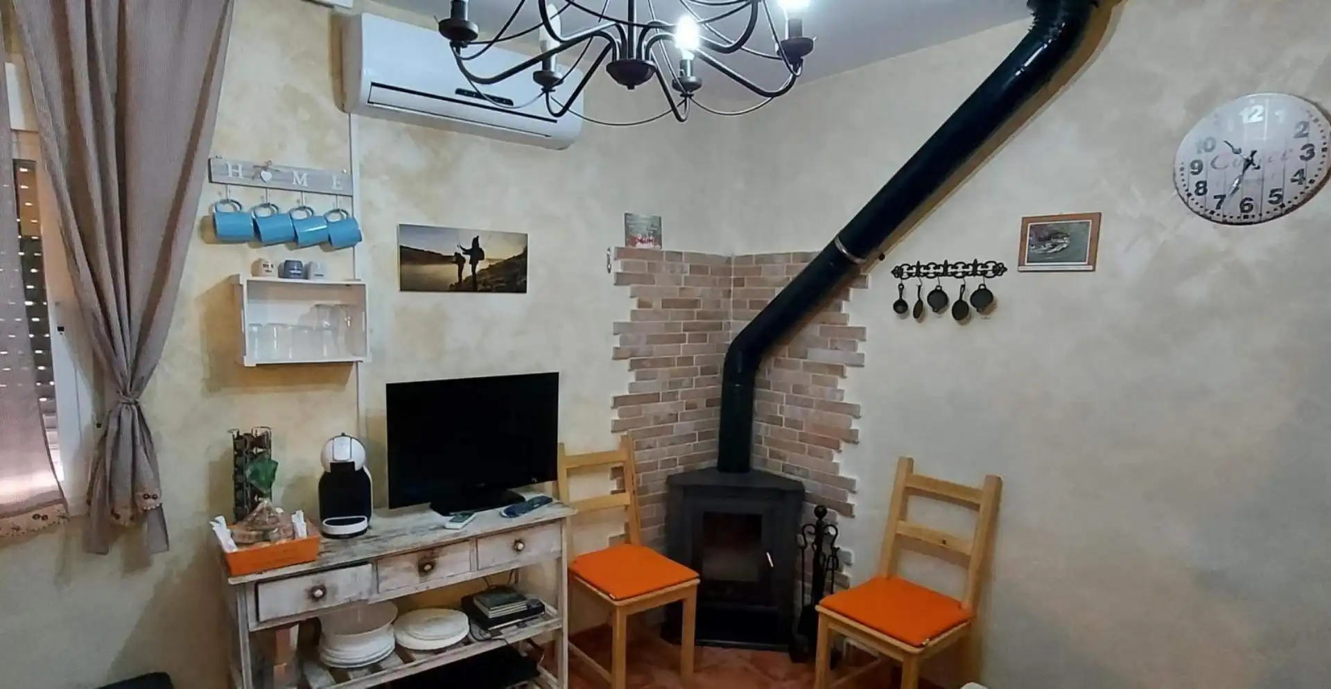 Sala d'estar de Casa adosada en venda en Alía amb Aire condicionat, Calefacció i Moblat