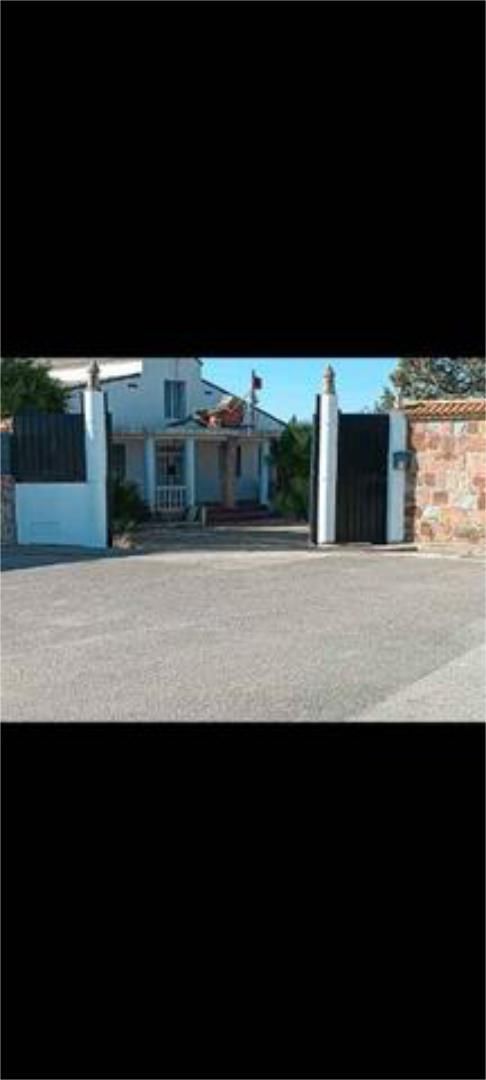 Exterior view of Single-family semi-detached for sale in Linares  with Terrace and Swimming Pool