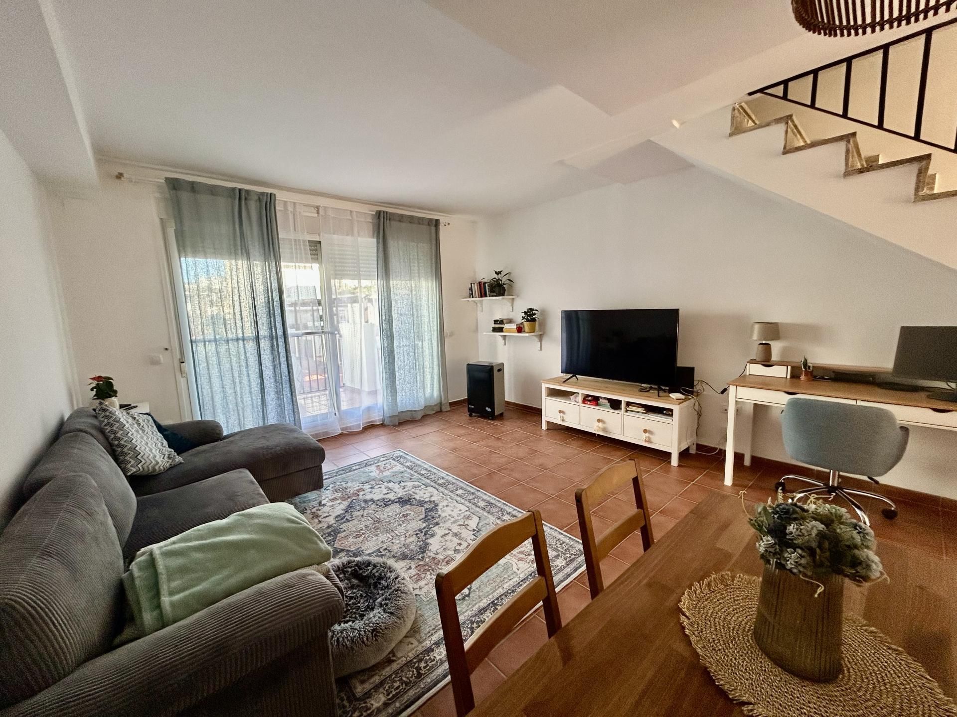 Sala d'estar de Casa adosada en venda en Alcalà de Xivert amb Aire condicionat, Terrassa i Moblat