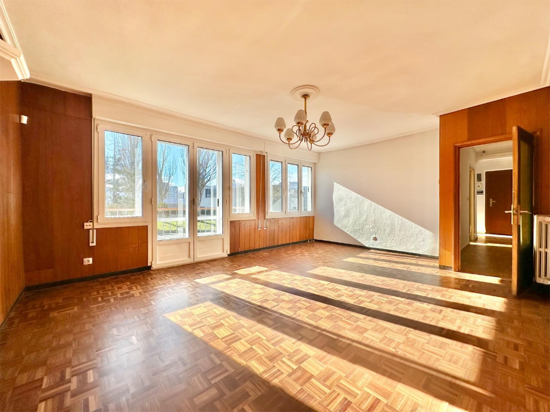 Sala de estar de Piso en venta en Vitoria - Gasteiz con Balcón