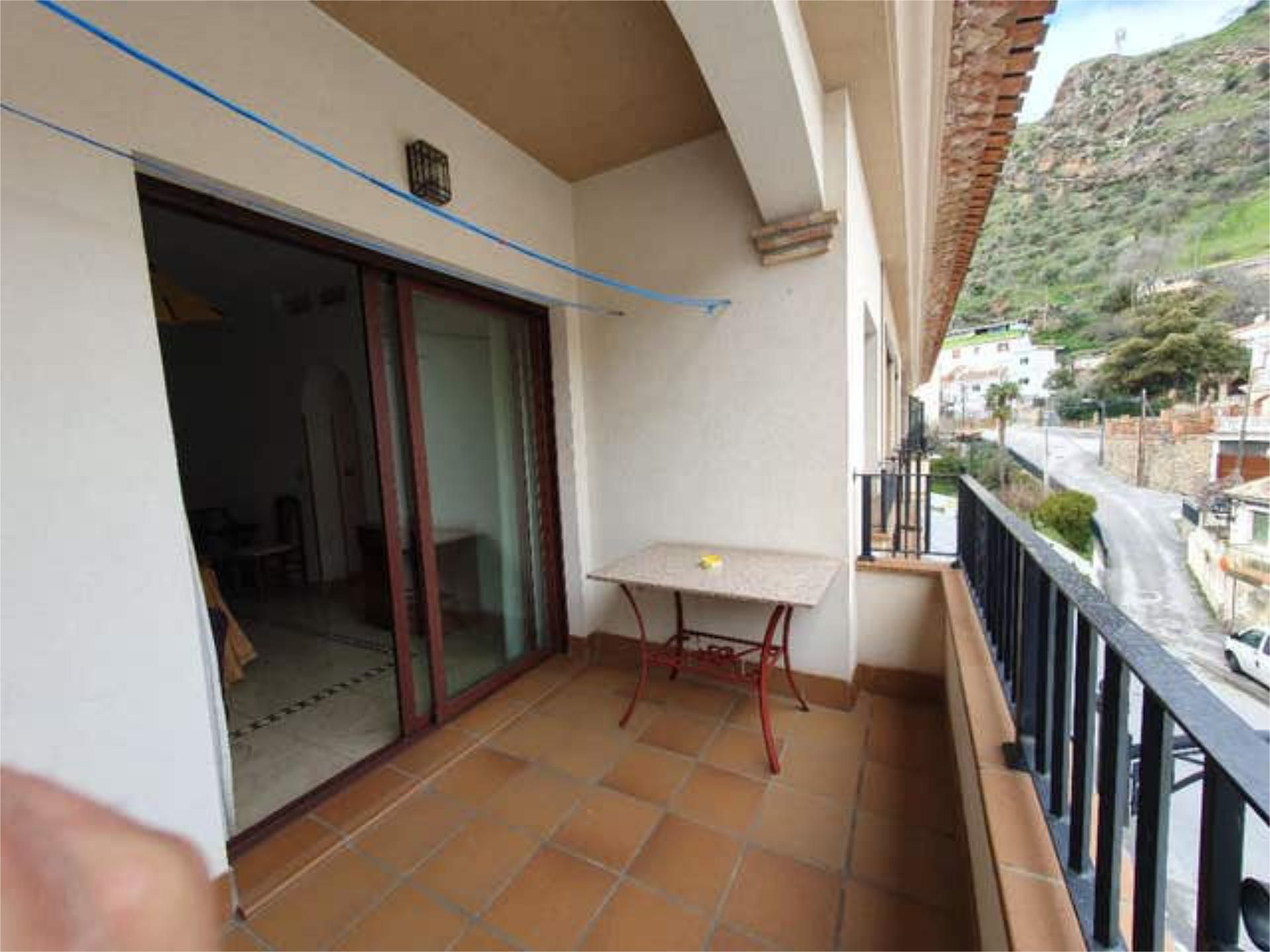 Wohnung zum Verkauf in Güéjar Sierra Terrasse von Wohnung zum Verkauf in Güéjar Sierra mit Privatgarten