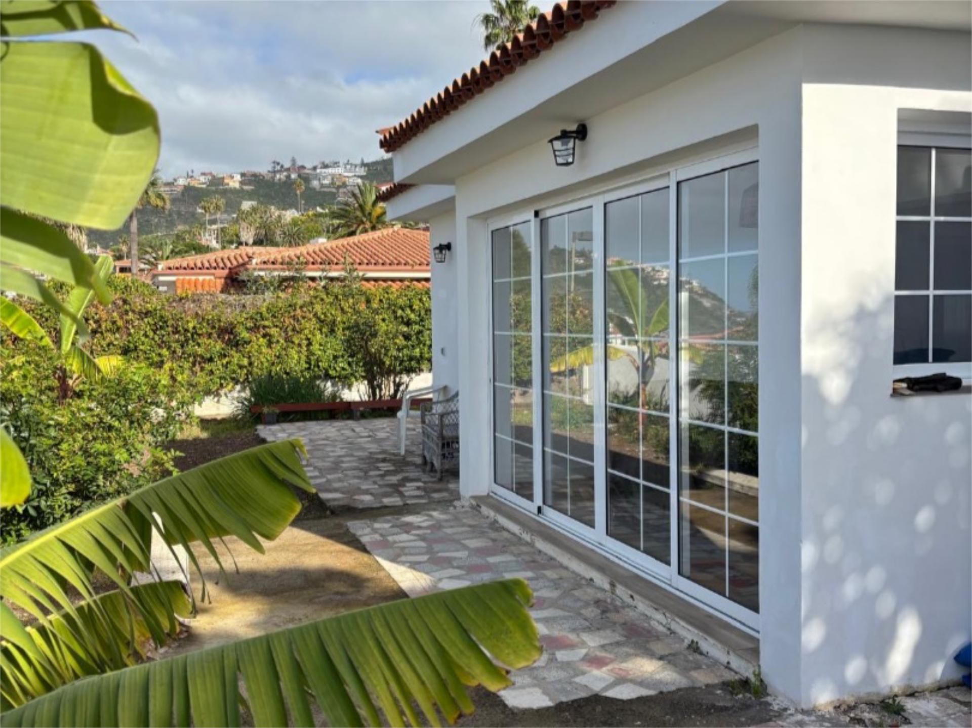 Exterior view of House or chalet for sale in El Sauzal  with Terrace