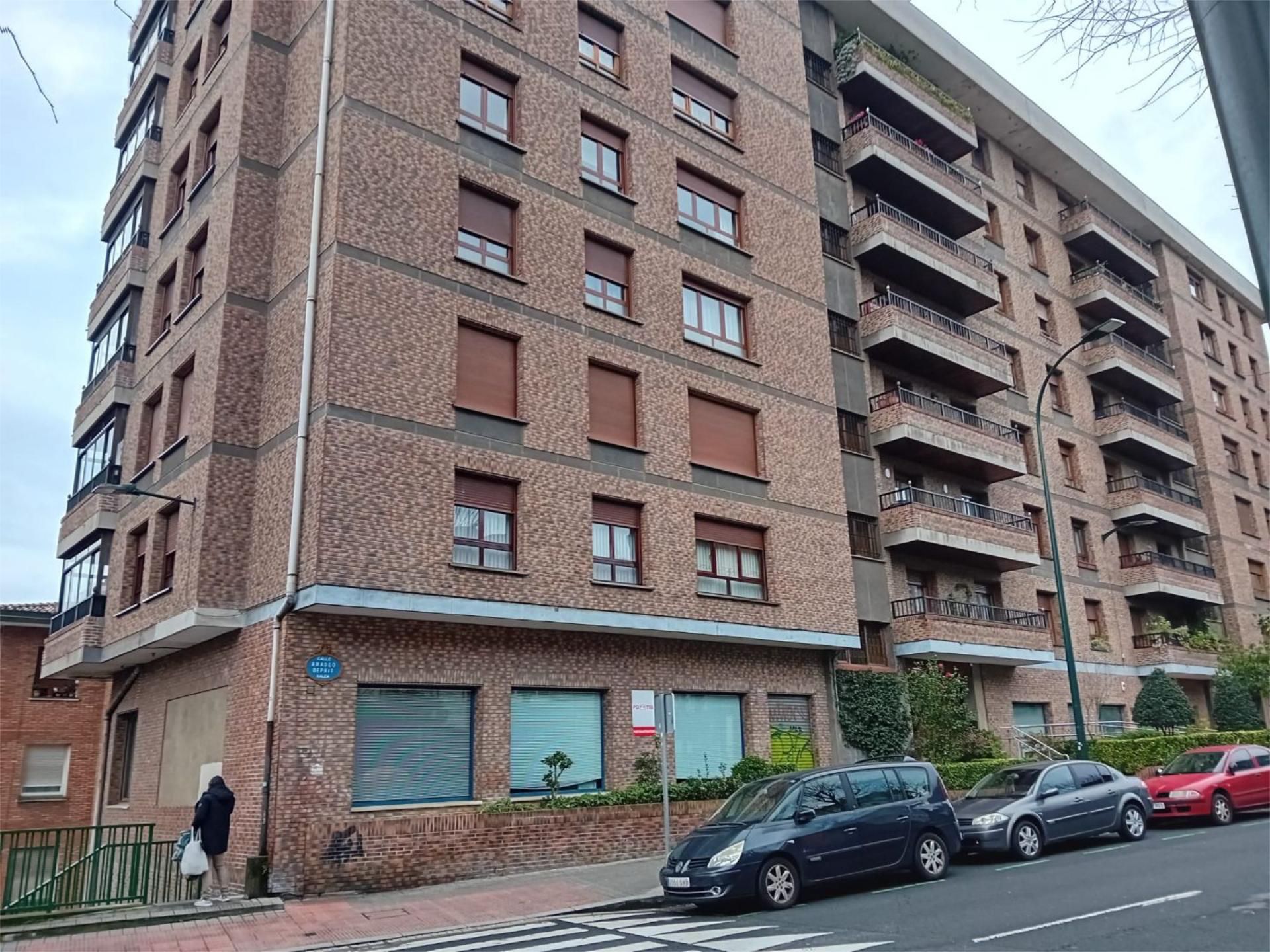 Vista exterior de Pis en venda en Bilbao  amb Balcó