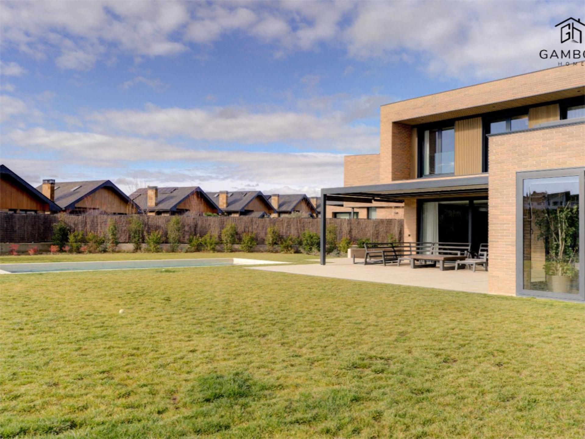 Exterior view of House or chalet for sale in Las Rozas de Madrid  with Air Conditioner, Terrace and Swimming Pool