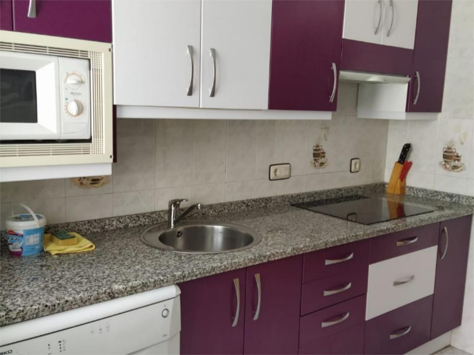 Flat for share in Avenida Dolores Ibarruri, 54, Zona Norte - Hospital - Urbanizaciones Kitchen of Flat for share in Plasencia with Air Conditioner, Heating and Terrace