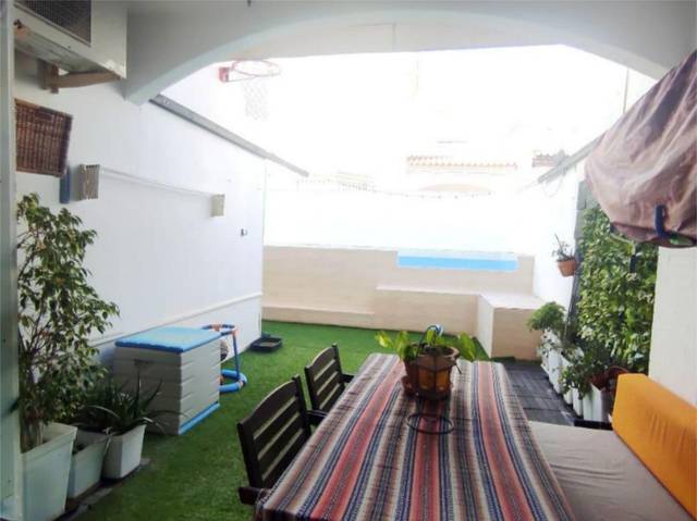 Casa adosada en Venta en Calle Mujeres Libres, 4 en Casines