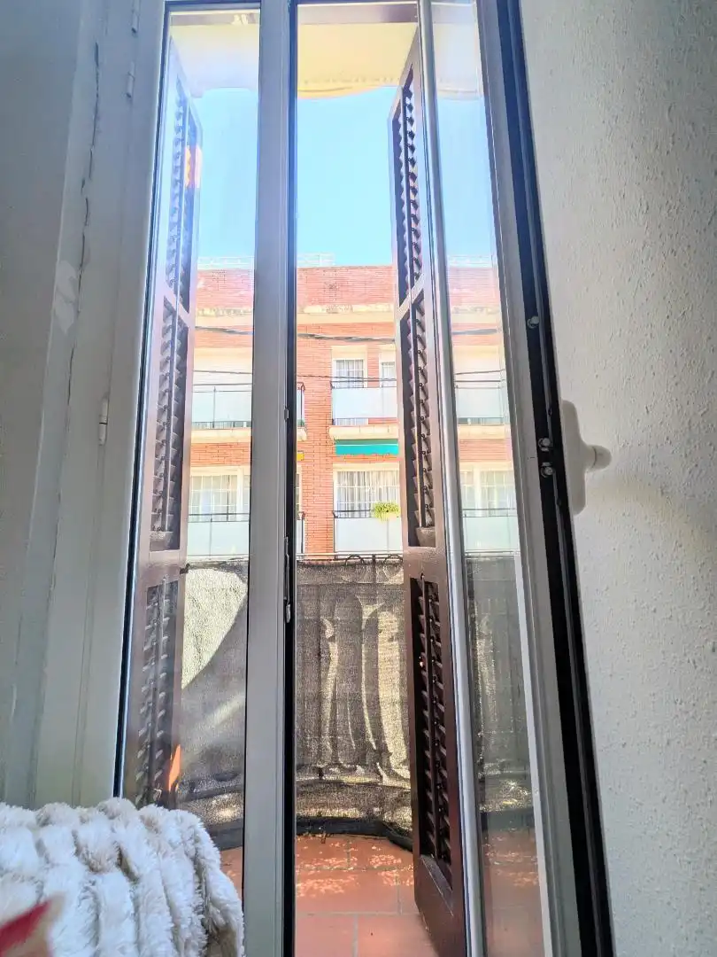 Habitació a Carrer d'Alcolea, 60, Sants Vista exterior de Pis per a compartir en Barcelona amb Aire condicionat, Calefacció i Parquet