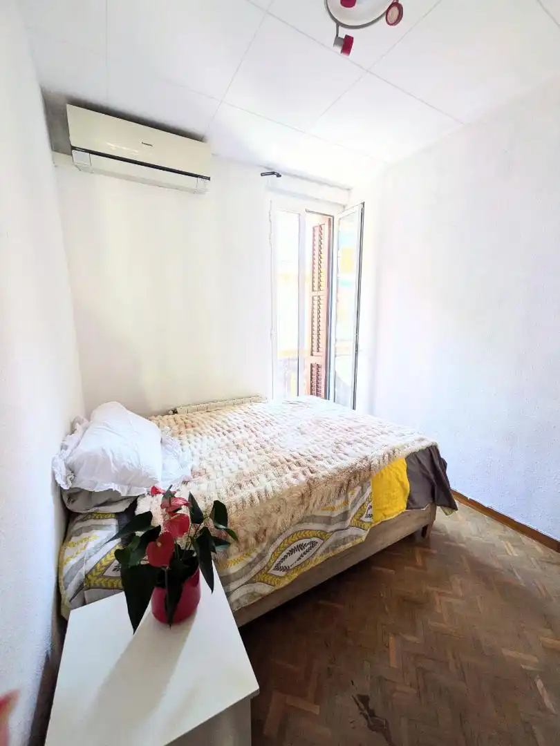 Habitació a Carrer d'Alcolea, 60, Sants Dormitori de Pis per a compartir en Barcelona amb Aire condicionat, Calefacció i Parquet