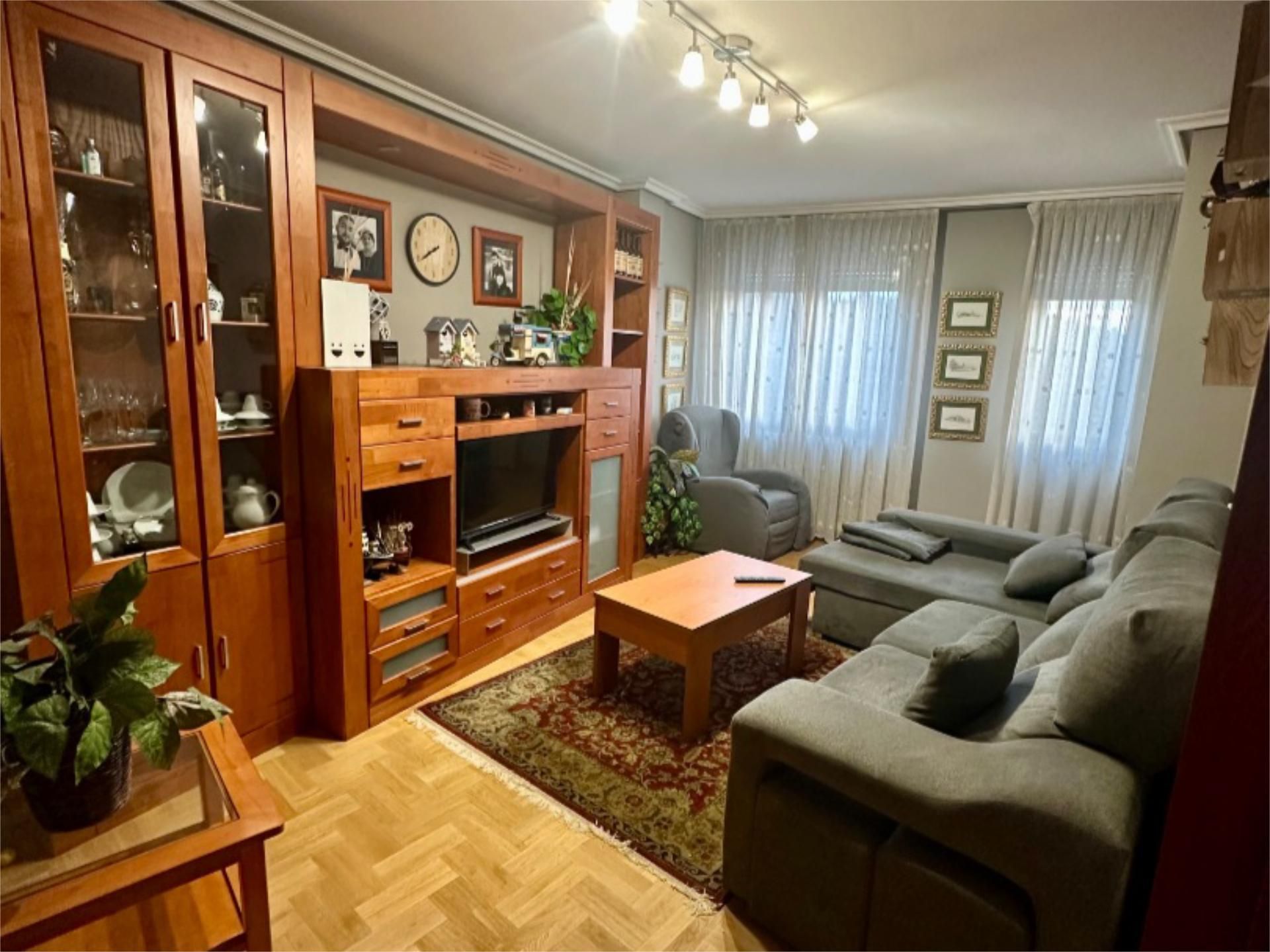 Flat to rent in Calle de Ramón y Cajal, 43, La Pola Siero