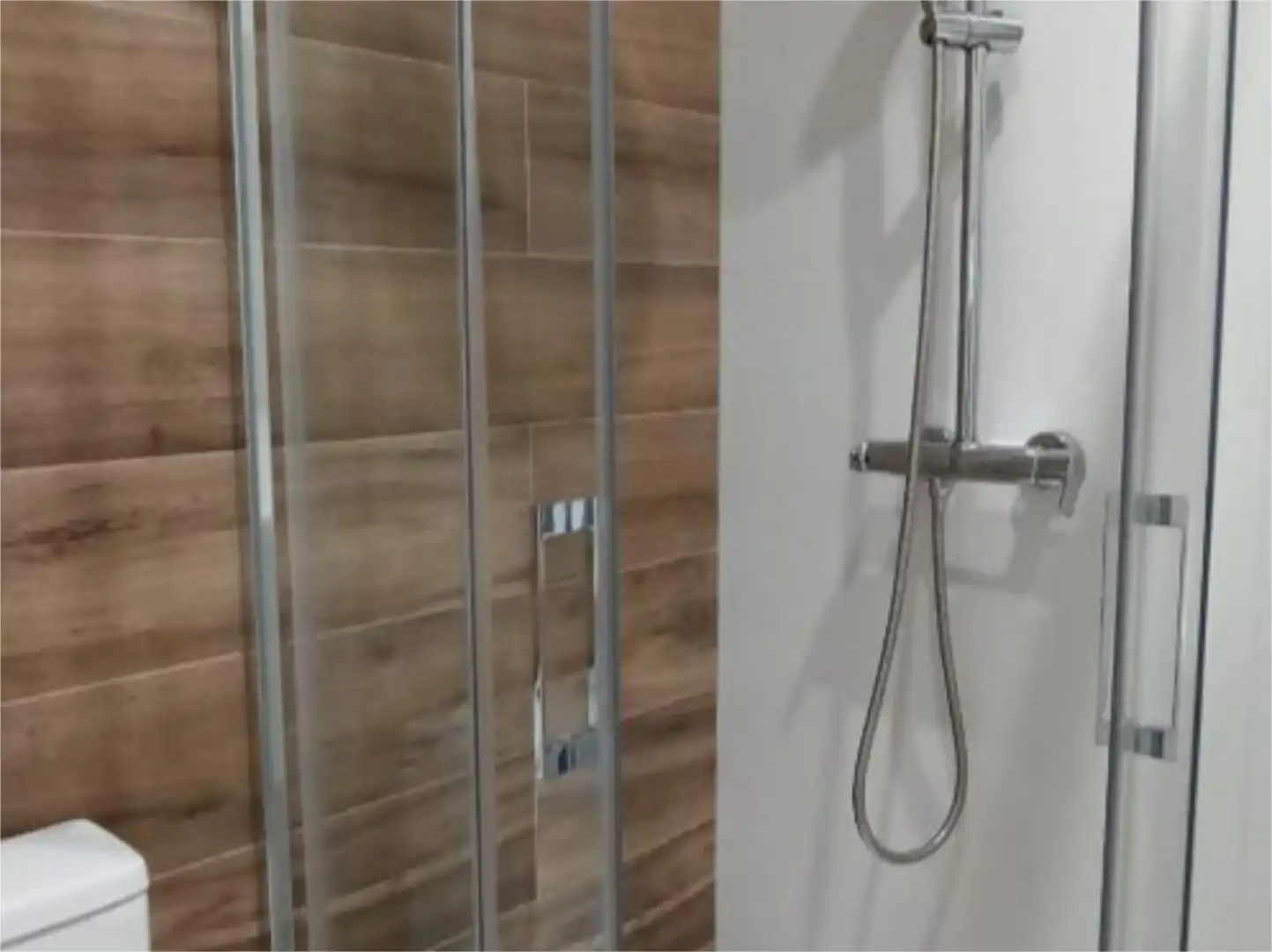 Zimmer in Cariñena - Carinyena Badezimmer von Wohnung zur untervermieten in Vila-real mit Parkett, Terrasse und Möbliert