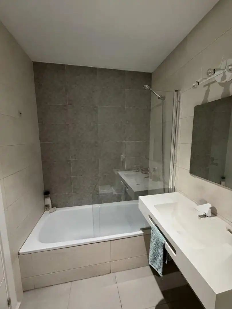 Badezimmer von Wohnung zum Verkauf in Málaga mit Klimaanlage, Heizung und Privatgarten