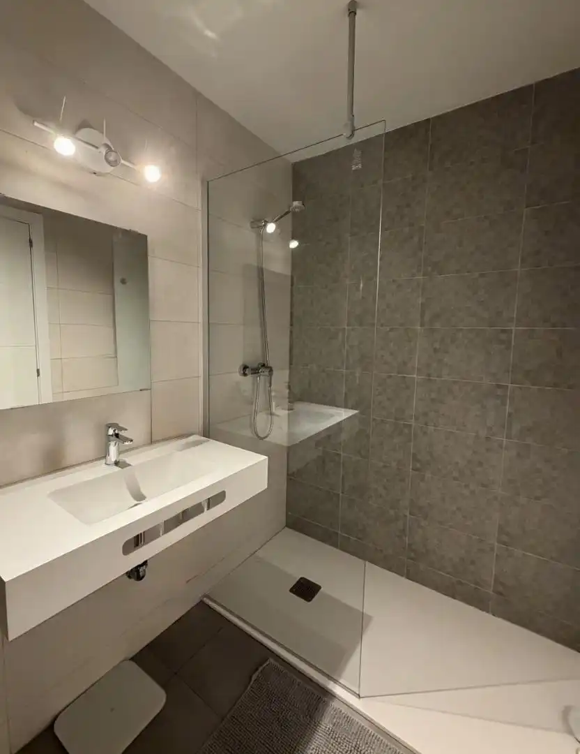 Badezimmer von Wohnung zum Verkauf in Málaga mit Klimaanlage, Heizung und Privatgarten