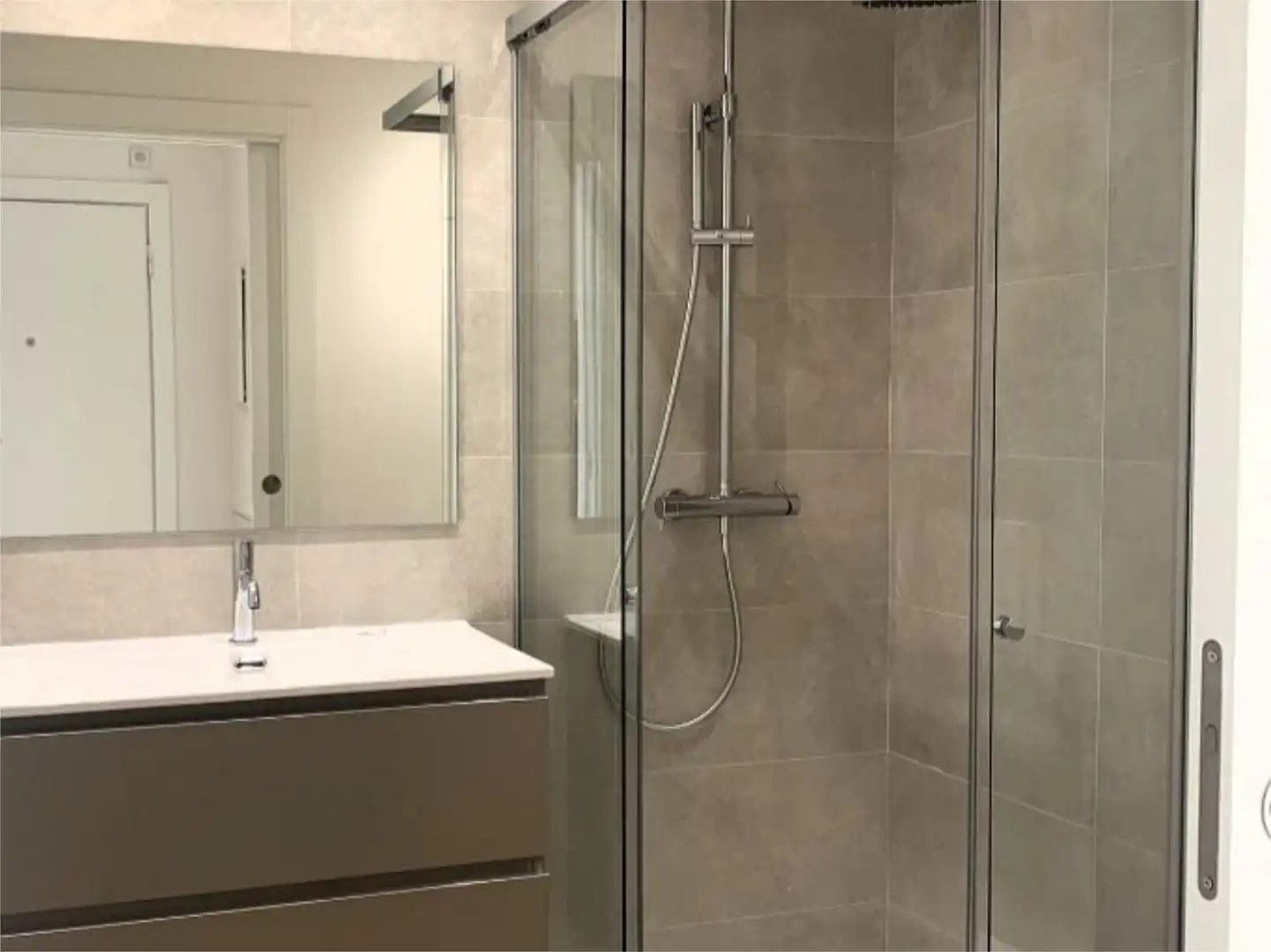 Wohnung zum Verkauf in Carrer de Ponent, 66, Gorg Badezimmer von Wohnung zum Verkauf in Badalona mit Klimaanlage