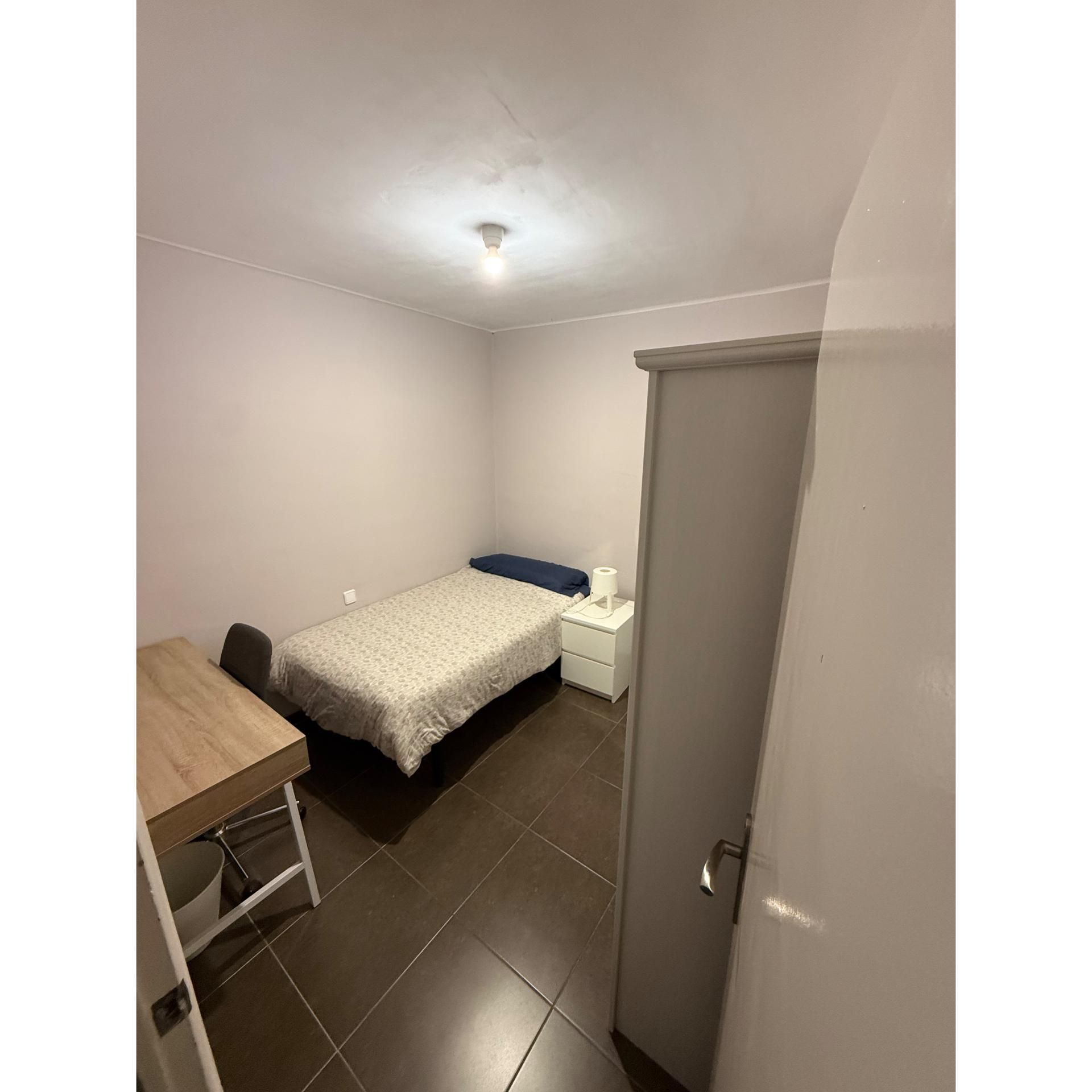 Dormitori de Pis per a compartir en Terrassa amb Calefacció, Moblat i Balcó