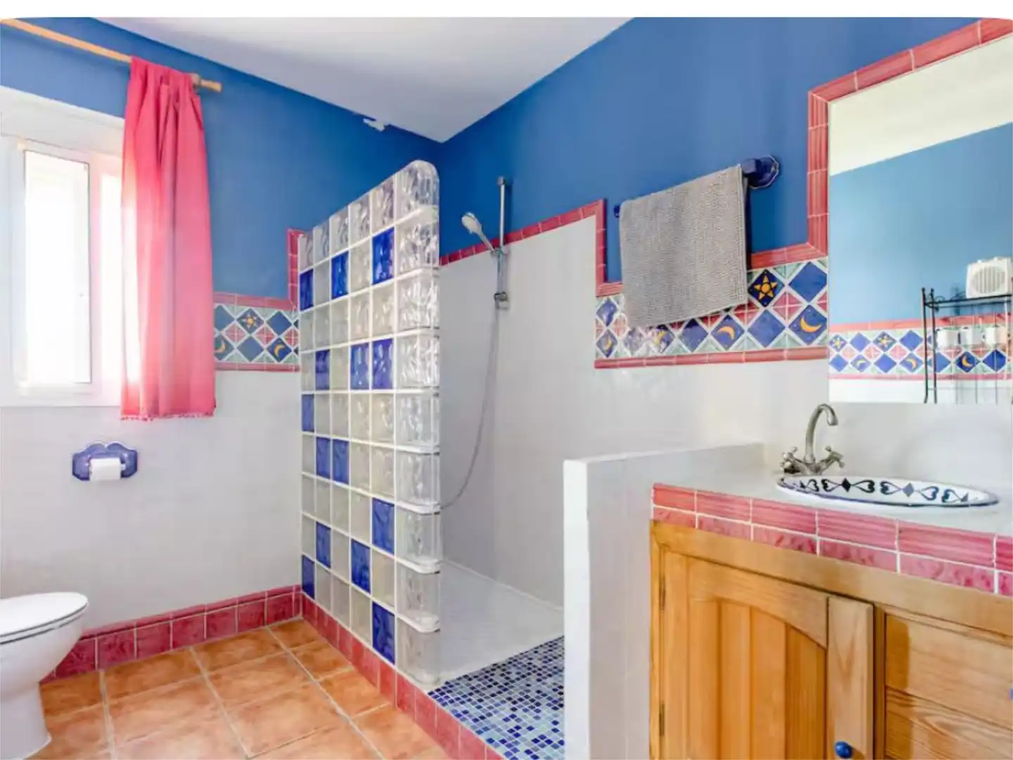 Houses for rent in Calle Granada, 4, Valencina de la Concepción Bathroom of Houses for rent in Valencina de la Concepción with Air Conditioner, Swimming Pool and Balcony