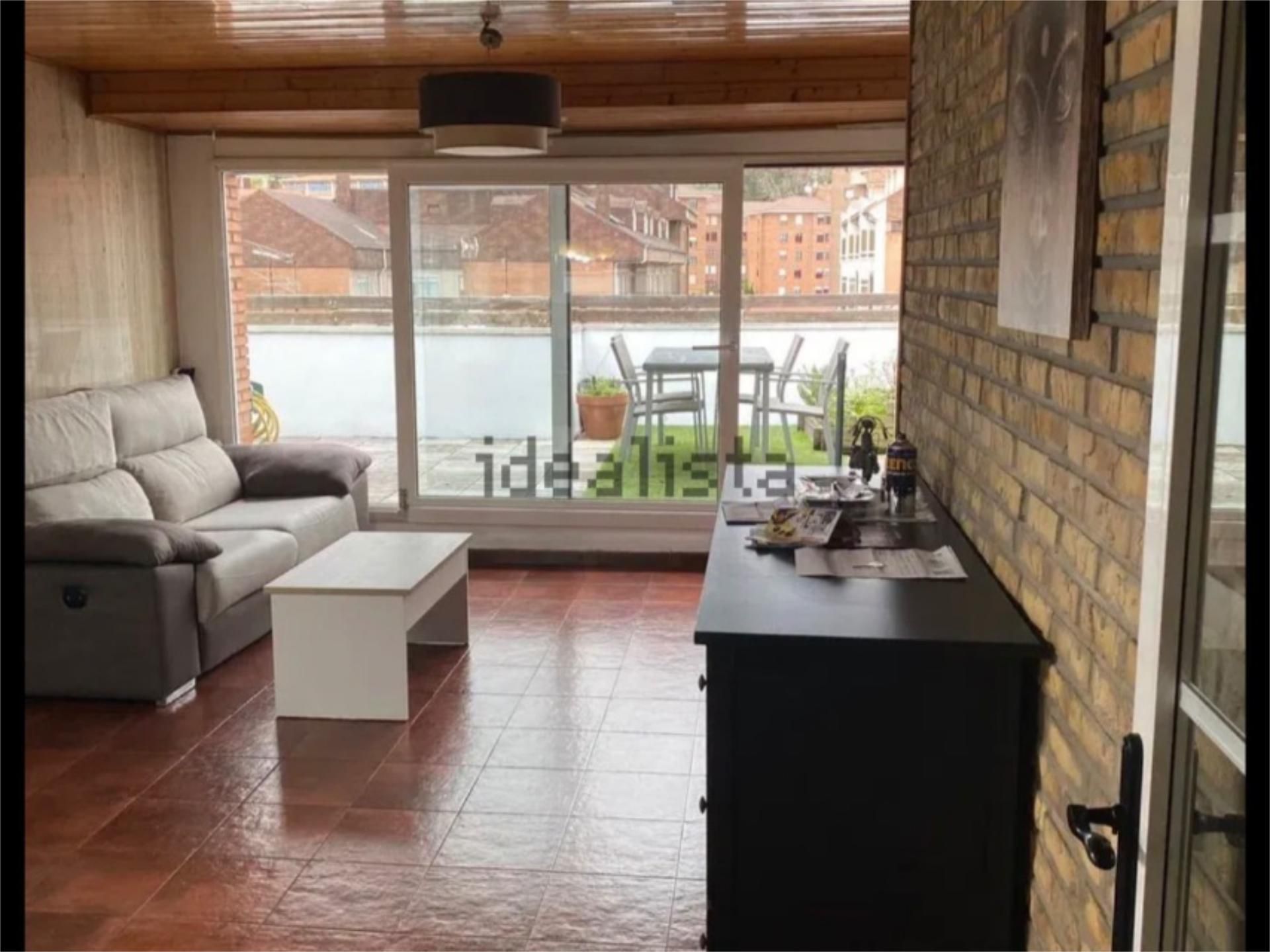 Sala de estar de Piso en venta en Oviedo  con Calefacción, Terraza y Trastero