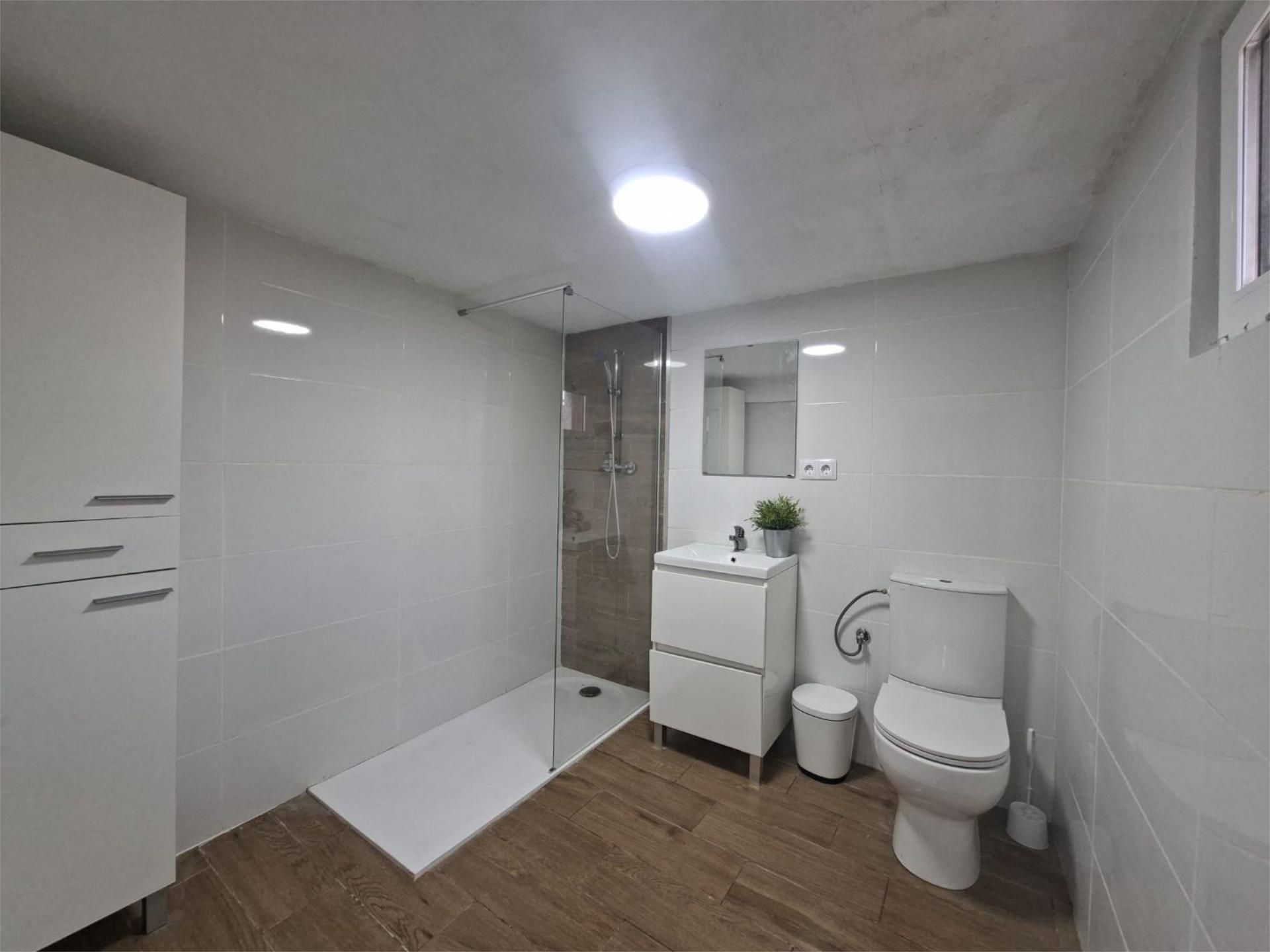 Bathroom of Flat to rent in Godelleta  with Air Conditioner, Private garden and Terrace