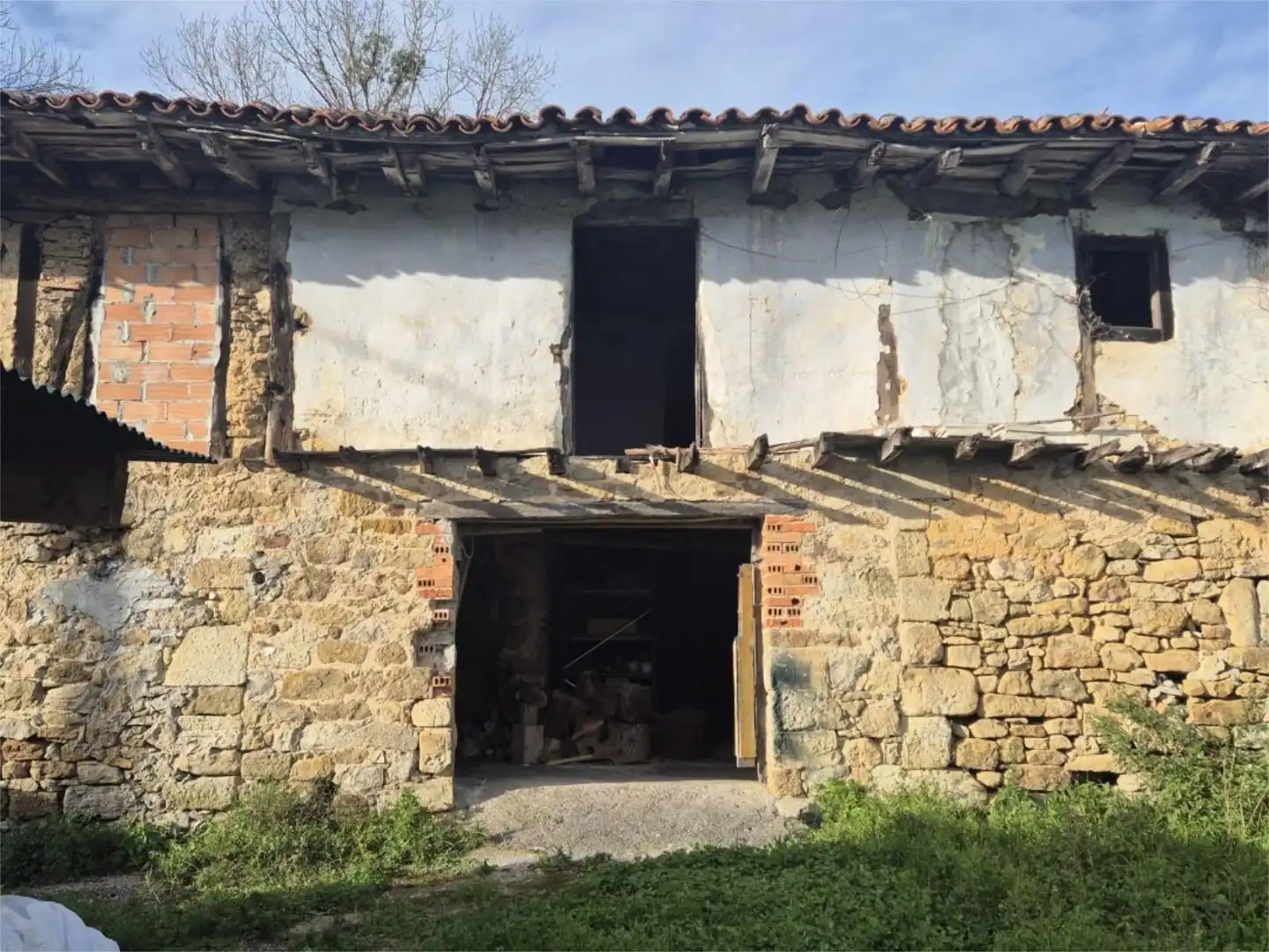 Außenansicht von Country house zum Verkauf in Hazas de Cesto