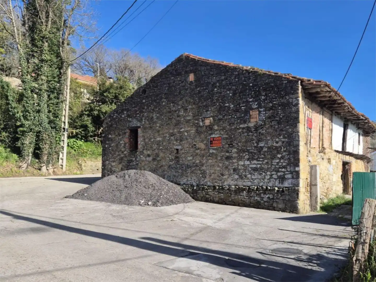 Außenansicht von Country house zum Verkauf in Hazas de Cesto