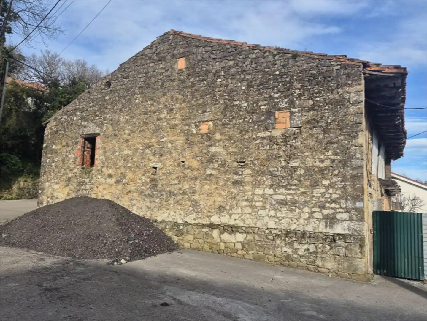 Außenansicht von Country house zum Verkauf in Hazas de Cesto