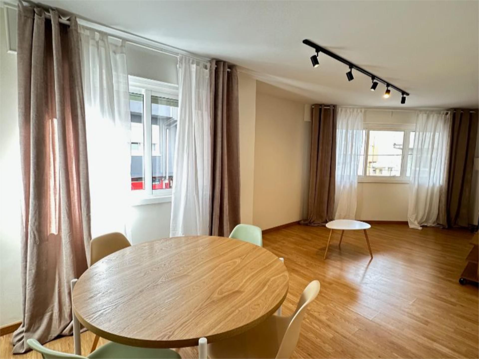 Menjador de Pis de lloguer en A Coruña Capital  amb Videoporter