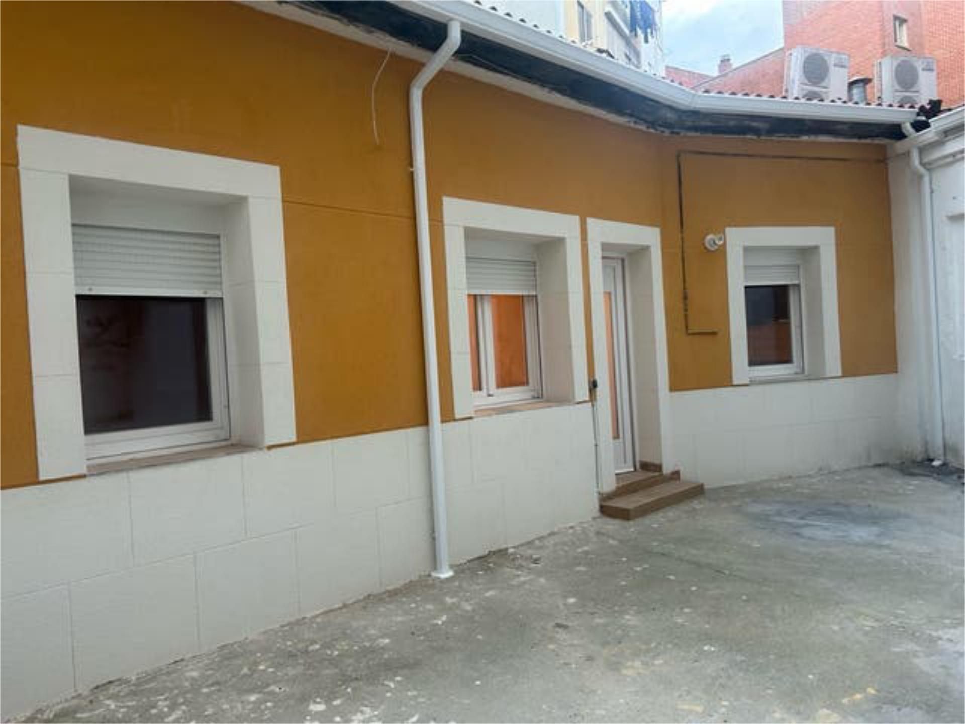 Vista exterior de Casa o xalet en venda en Valladolid Capital amb Calefacció, Jardí privat i Traster