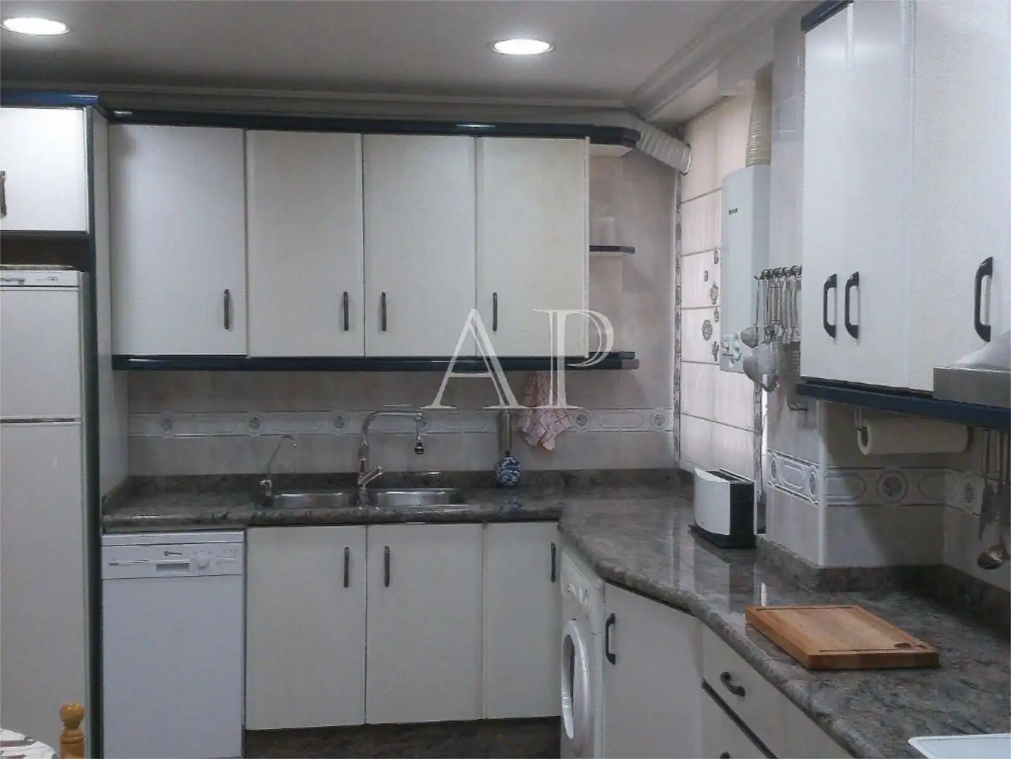 Piso en venta en Carrer Jeremias Pastor Perez, 1, San Crispín Cocina de Piso en venta en Elche / Elx con Aire acondicionado, Trastero y Amueblado