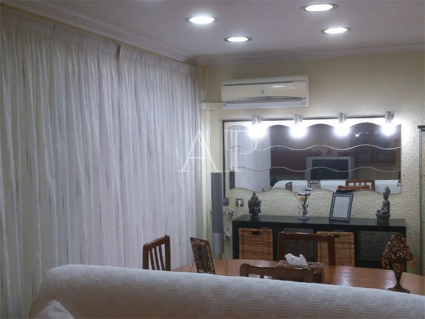 Piso en venta en Carrer Jeremias Pastor Perez, 1, San Crispín Sala de estar de Piso en venta en Elche / Elx con Aire acondicionado, Trastero y Amueblado