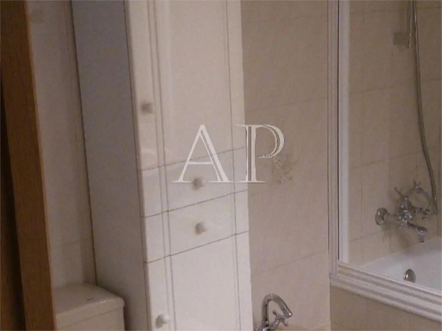 Piso en venta en Carrer Jeremias Pastor Perez, 1, San Crispín Baño de Piso en venta en Elche / Elx con Aire acondicionado, Trastero y Amueblado