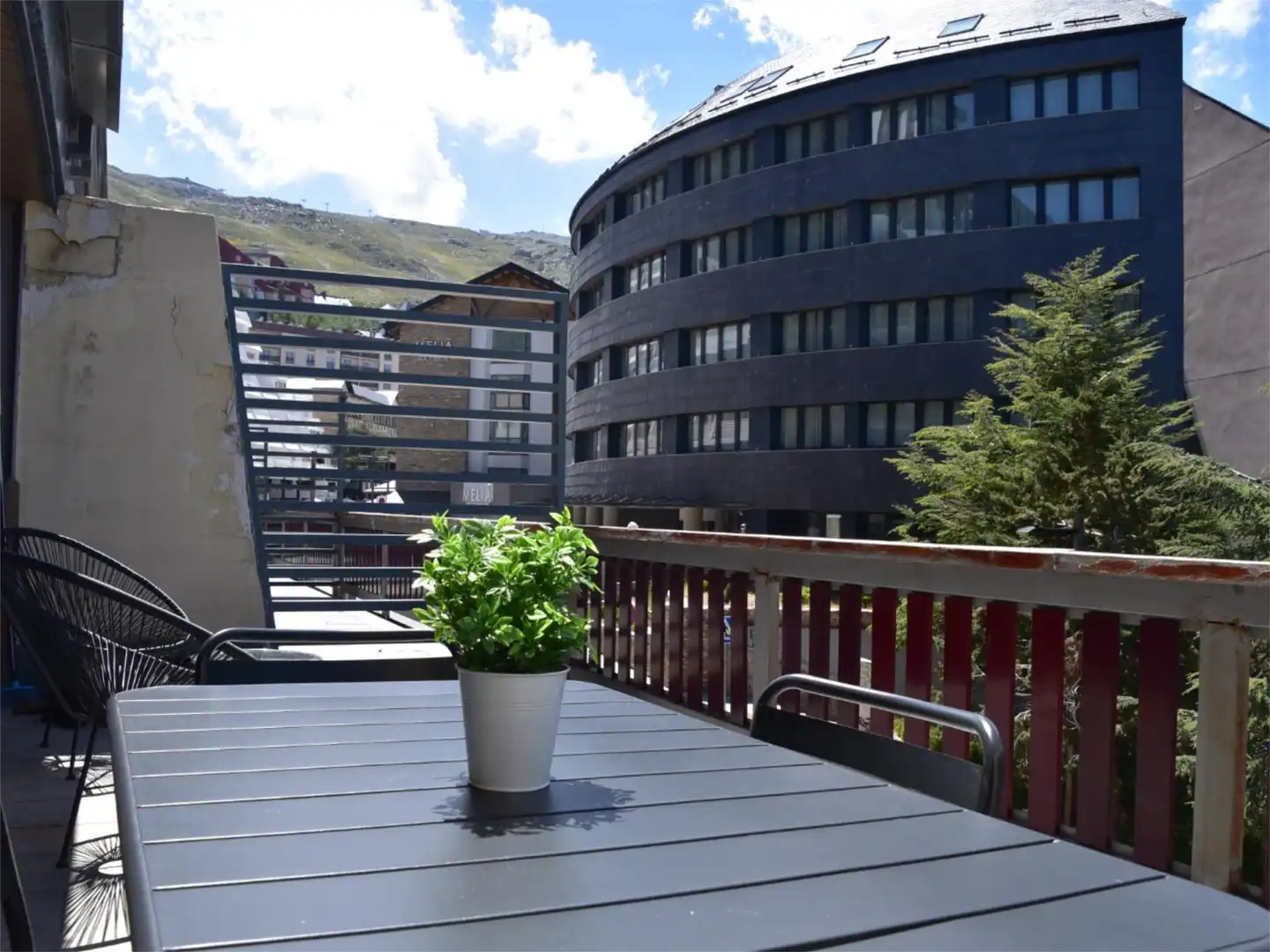 Piso en venta en Plaza Pradollano, 31, Zona baja Terraza de Piso en venta en Sierra Nevada con Terraza