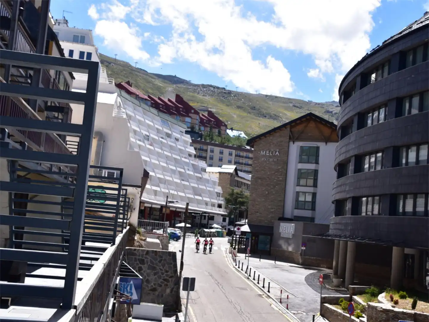 Piso en venta en Plaza Pradollano, 31, Zona baja Vista exterior de Piso en venta en Sierra Nevada con Terraza