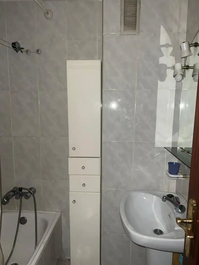 Bathroom of Flat for share in Palencia Capital