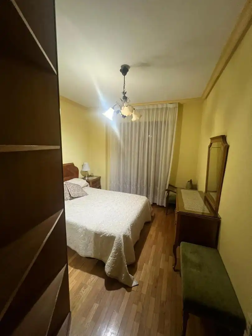 Room in Calle San Bernardo, 2, Centro Bedroom of Flat for share in Palencia