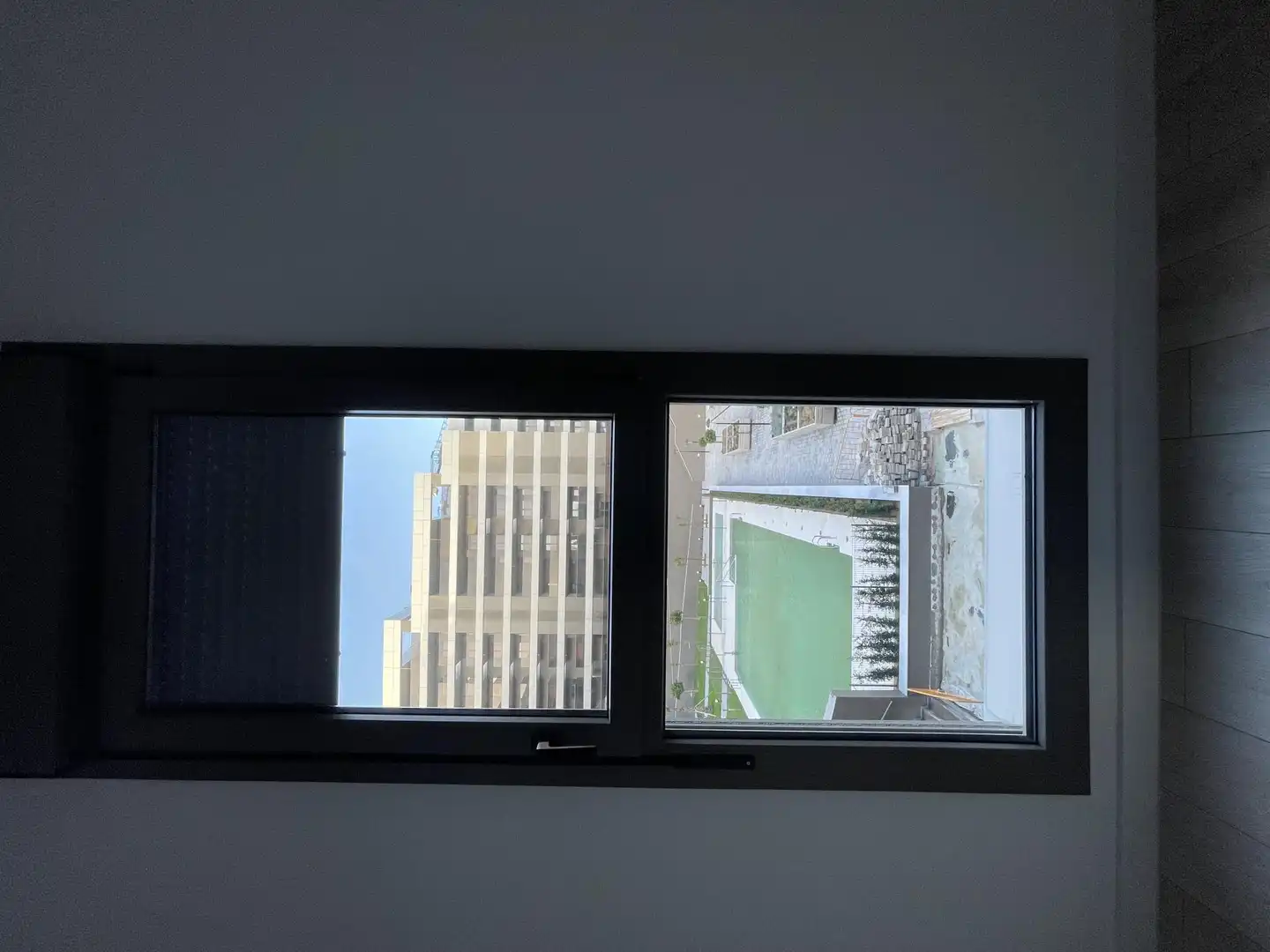 Außenansicht von Wohnung zum Verkauf in Tomares mit Klimaanlage, Heizung und Privatgarten