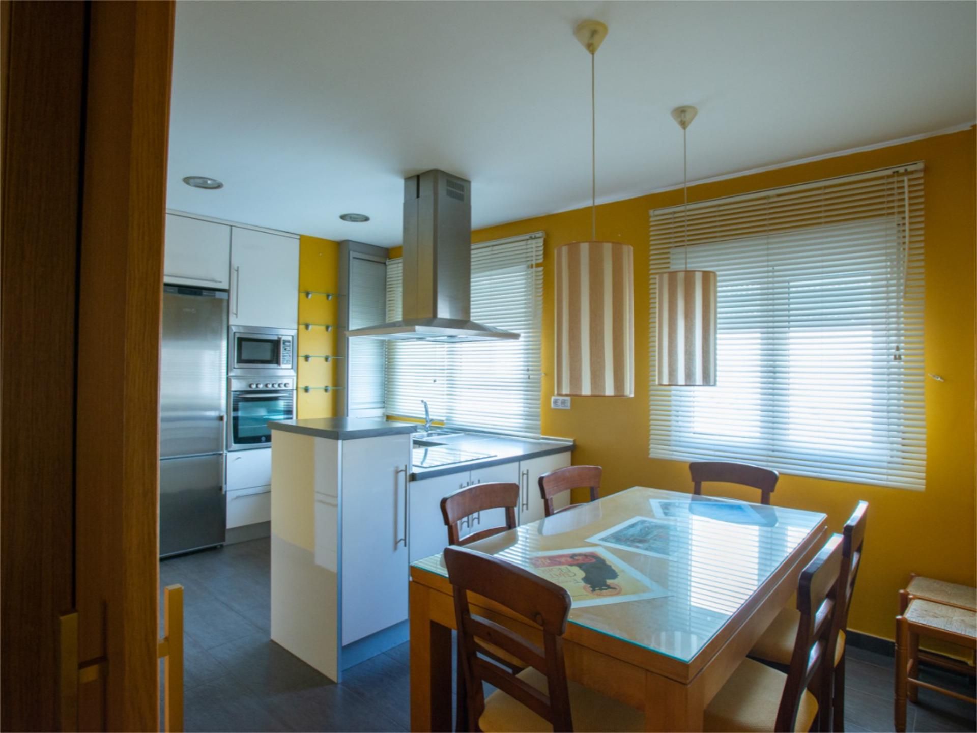 Flat to rent in Avenida de la Constitución, 1, Don Benito Kitchen of Flat to rent in Don Benito with Air Conditioner, Heating and Parquet flooring
