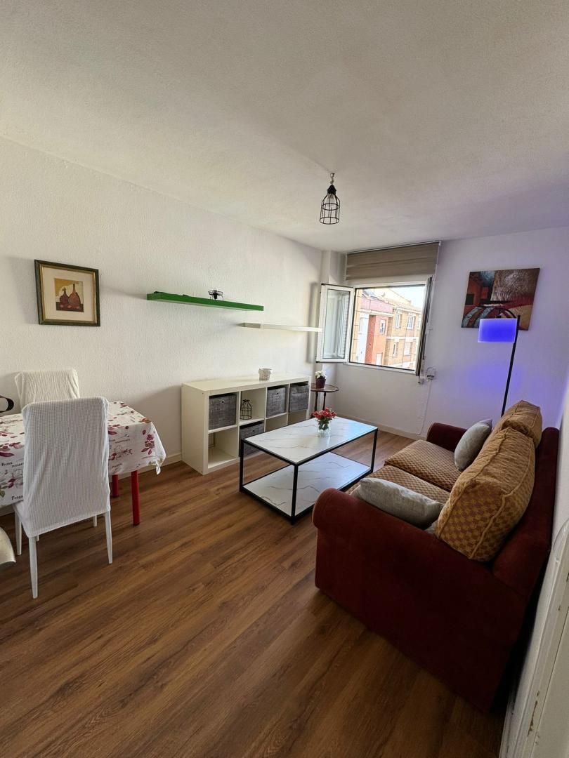 Living room of Flat to rent in Gijón   with Heating, Parquet flooring and Furnished