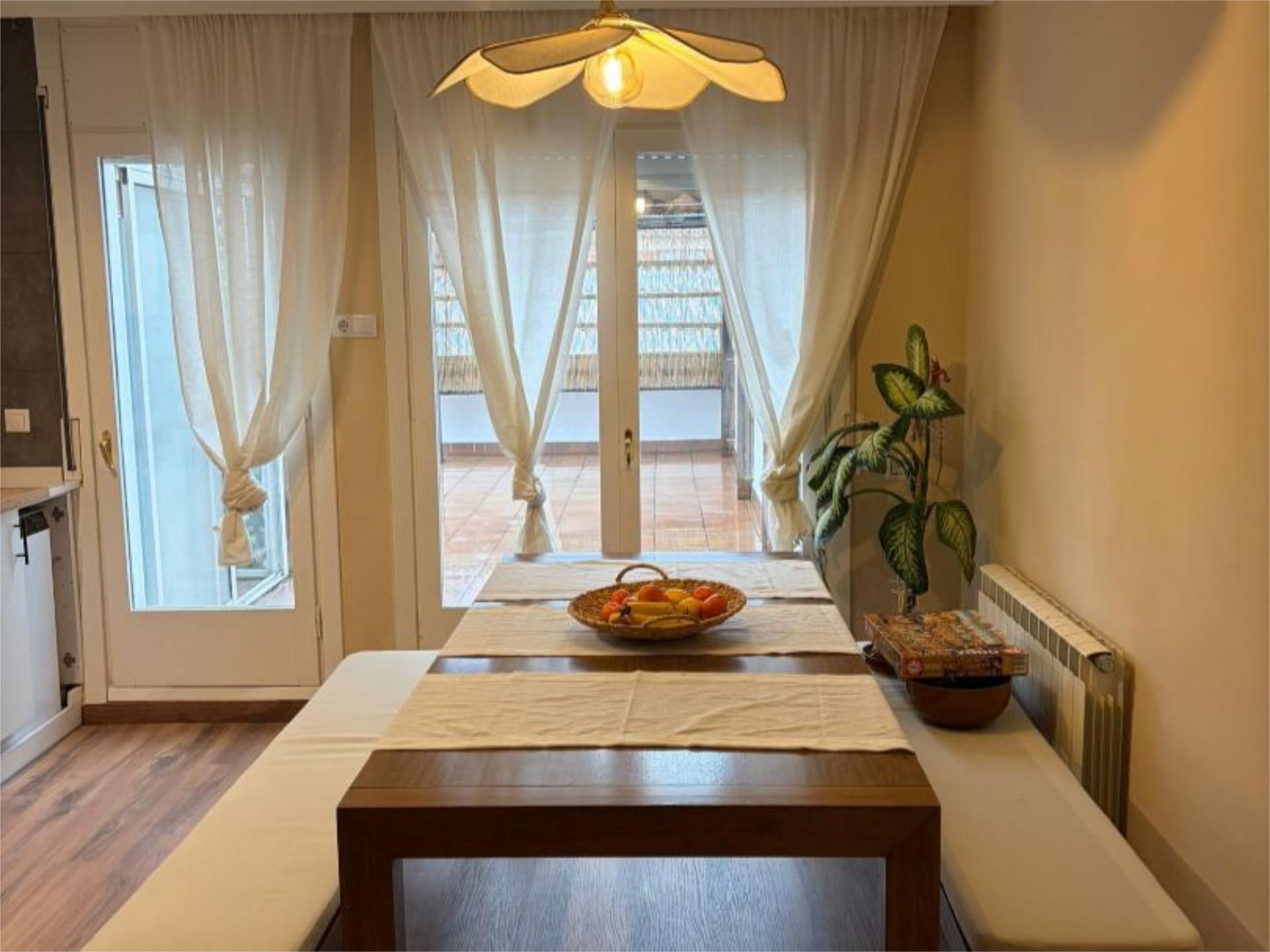 Menjador de Pis en venda en Igualada amb Calefacció, Parquet i Terrassa