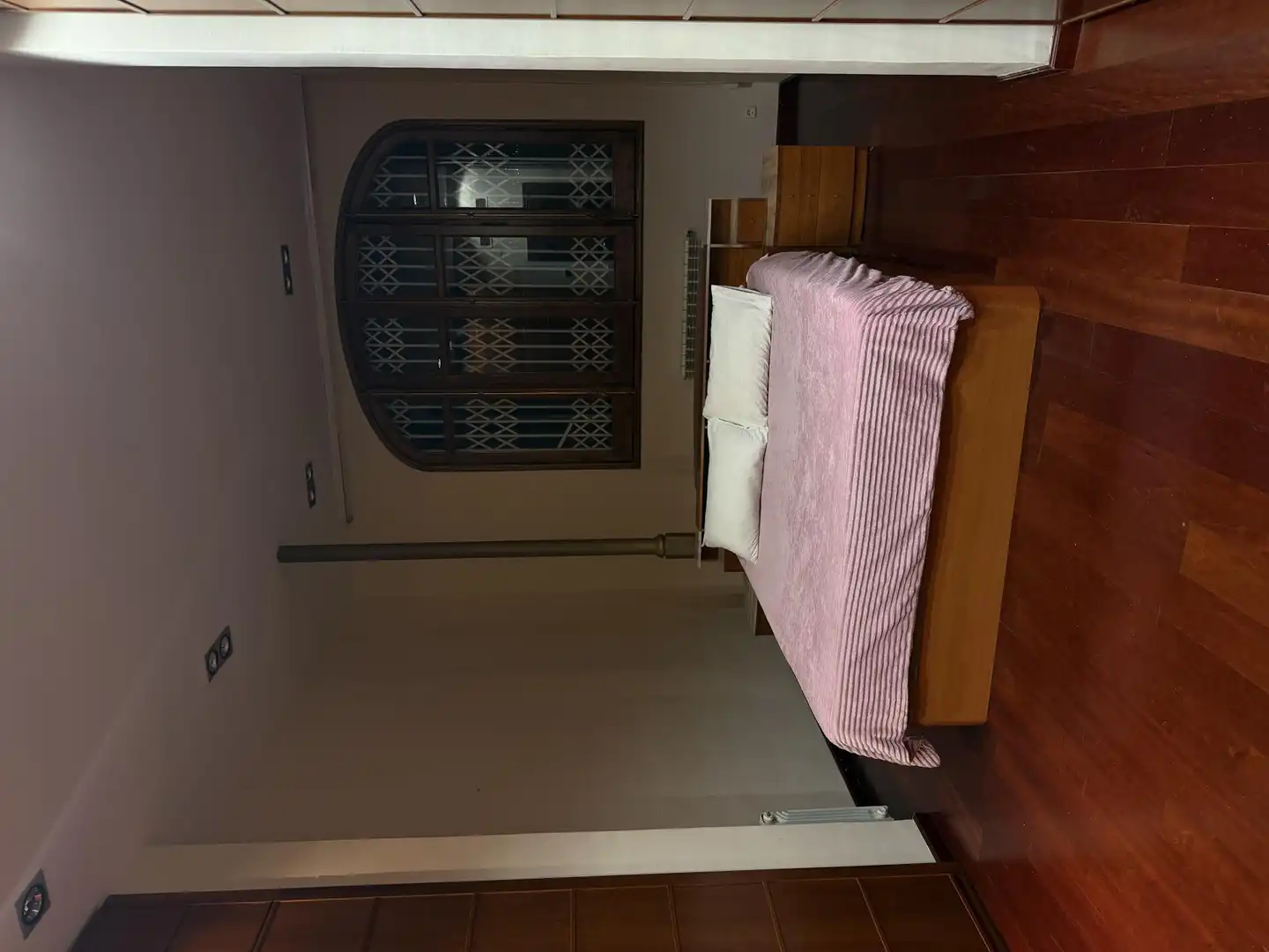 Room in Carrer de Provença, 255, Dreta de l'Eixample Bedroom of Flat for share in Barcelona with Air Conditioner, Heating and Parquet flooring