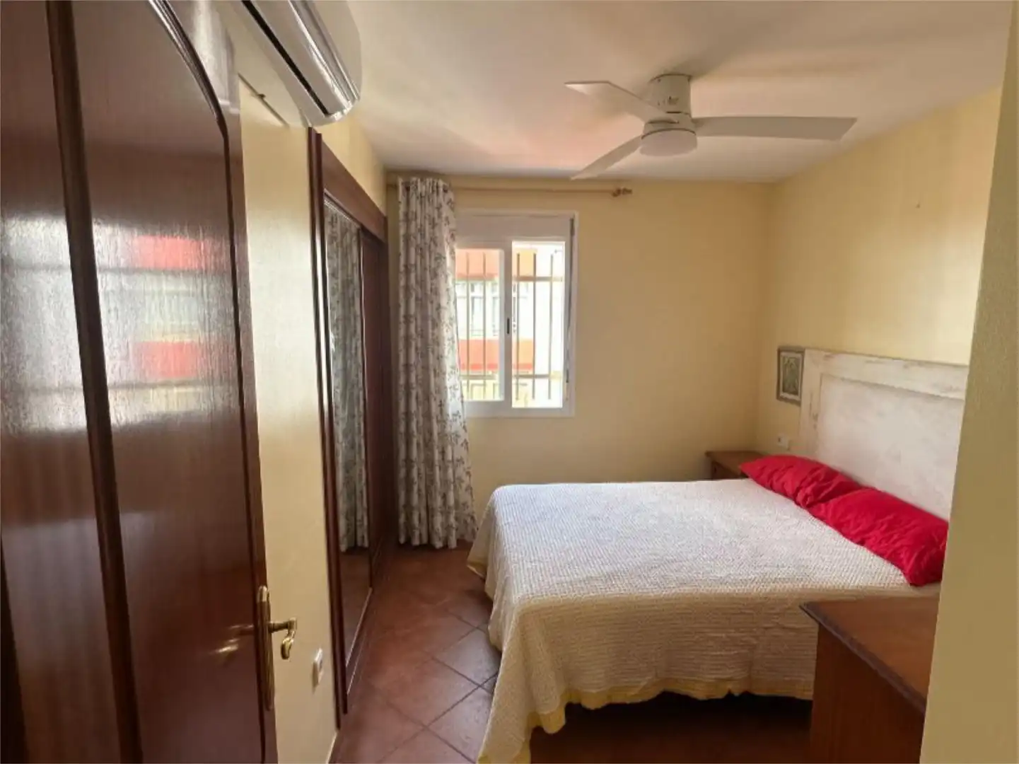 Wohnung zum Verkauf in Sector C, 53, Centro - Torre de la Higuera Schlafzimmer von Wohnung zum Verkauf in Almonte mit Klimaanlage, Heizung und Terrasse