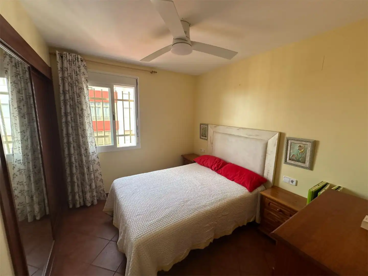 Wohnung zum Verkauf in Sector C, 53, Centro - Torre de la Higuera Schlafzimmer von Wohnung zum Verkauf in Almonte mit Klimaanlage, Heizung und Terrasse