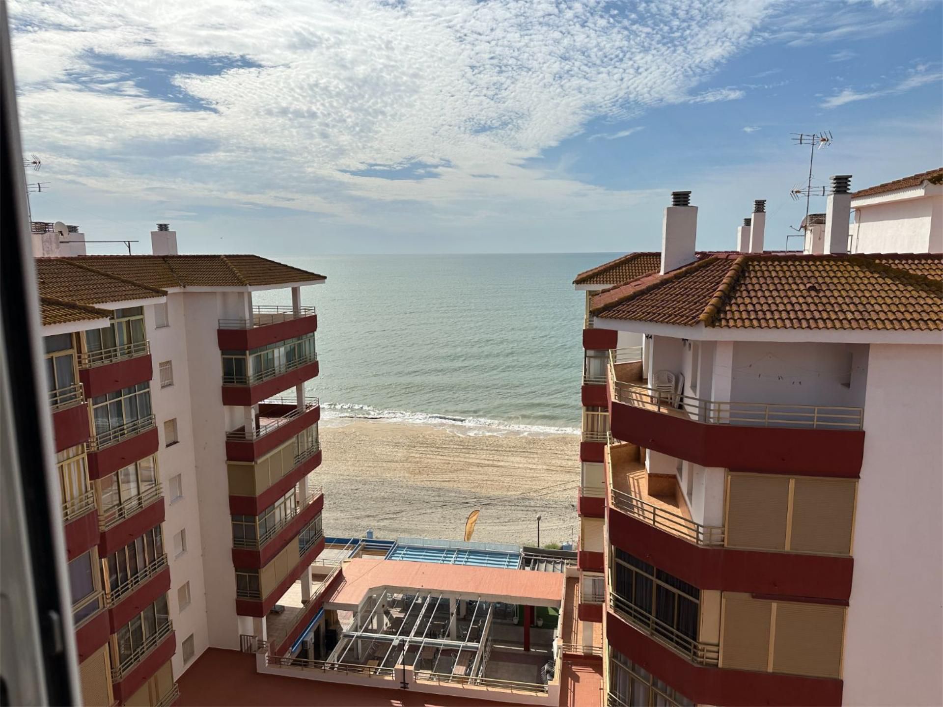 Dormitori de Pis en venda en Almonte amb Aire condicionat, Terrassa i Piscina