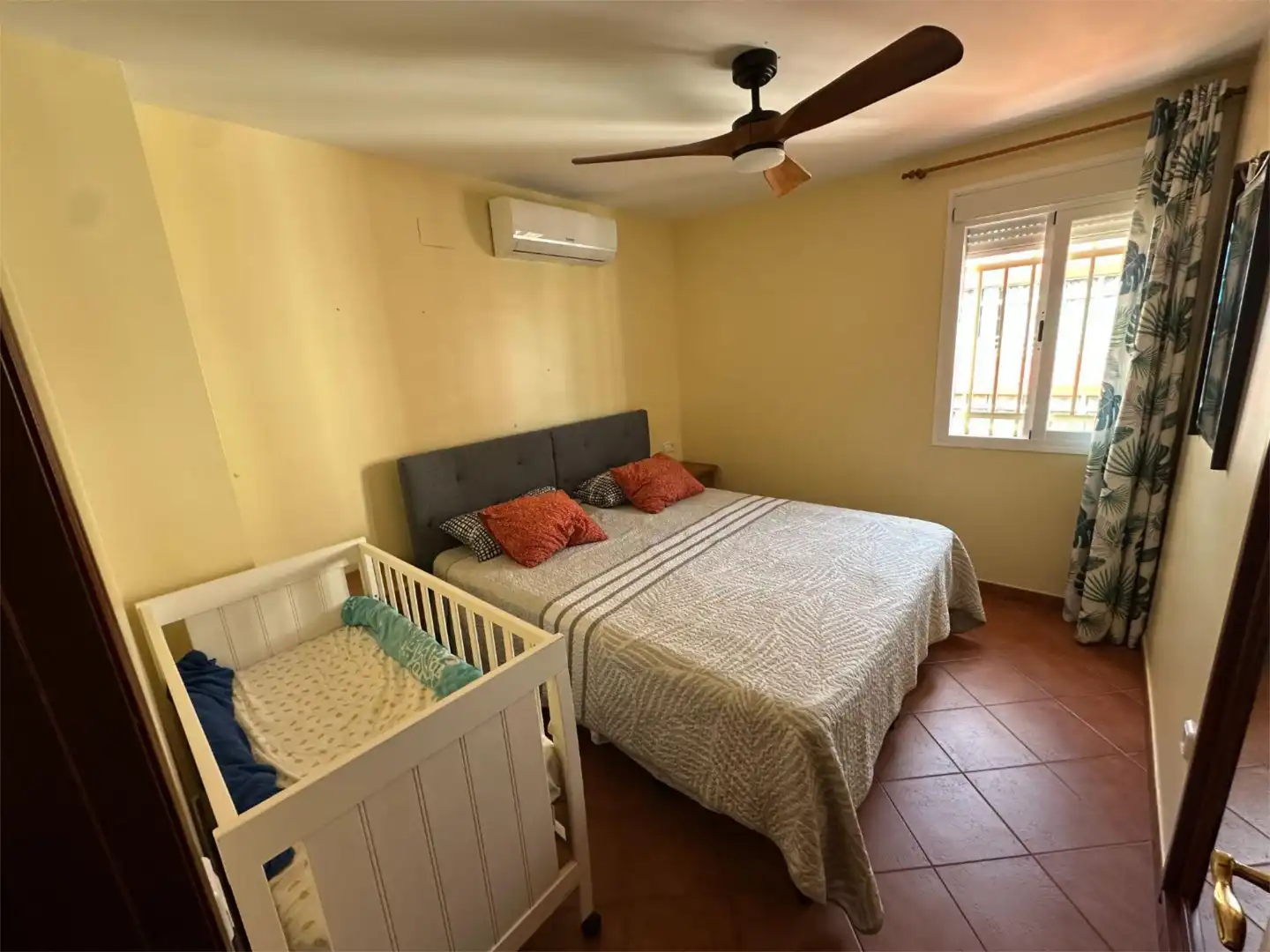 Wohnung zum Verkauf in Sector C, 53, Centro - Torre de la Higuera Schlafzimmer von Wohnung zum Verkauf in Almonte mit Klimaanlage, Heizung und Terrasse