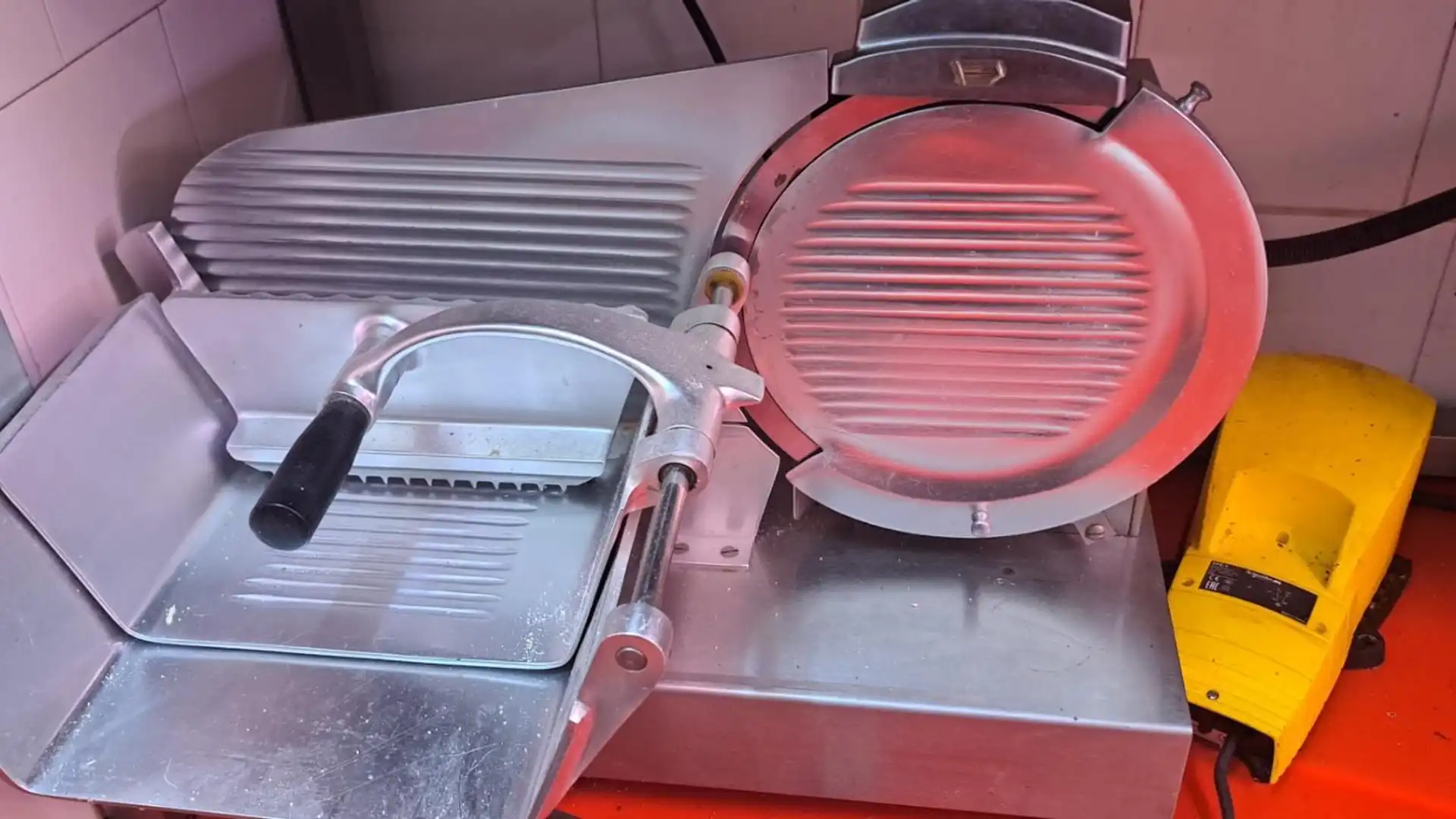 Exterior view of Premises for transfer in Badalona  with Air Conditioner