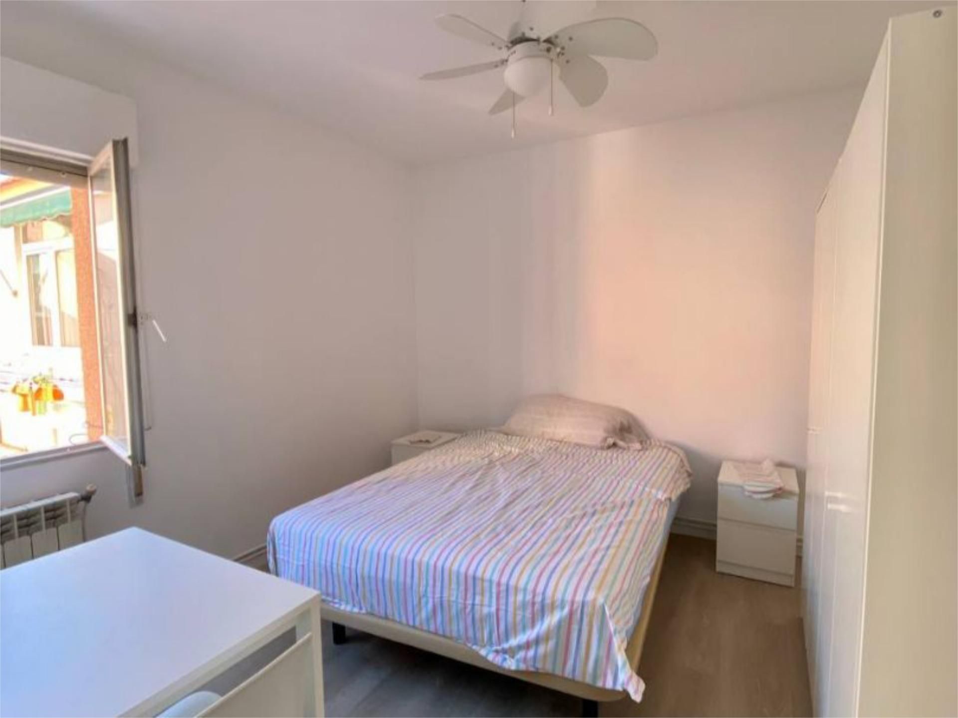 Bedroom of Flat to share in  Madrid Capital  with Heating, Parquet flooring and Furnished