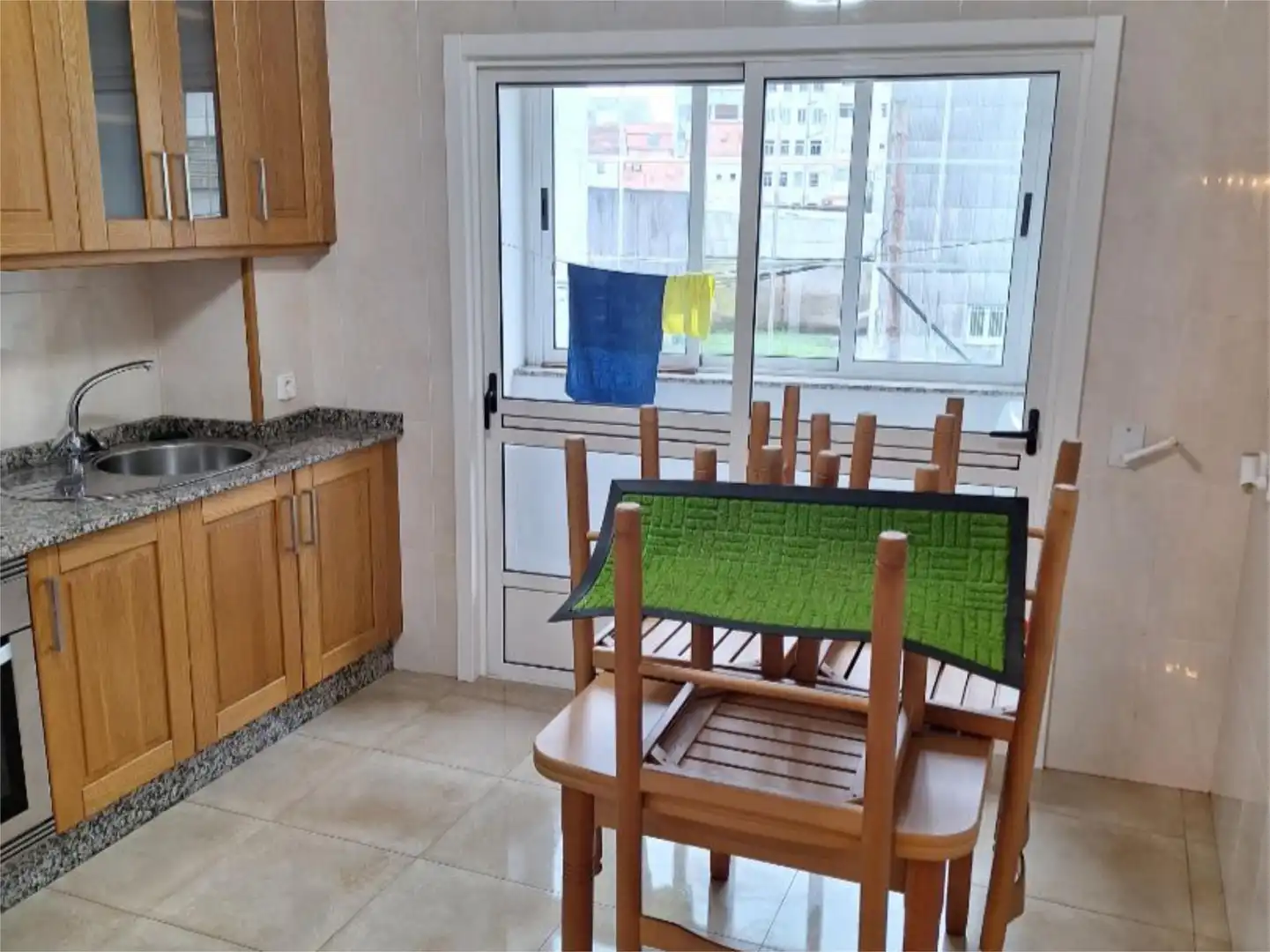 Pis en venda a Avenida Santa Icia, 79, Alto del Castaño Cuina de Pis en venda en Narón amb Calefacció, Parquet i Terrassa
