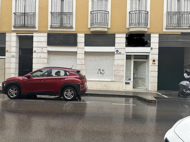 Local comercial en Alquiler en Calle de Abastos, 124 en Centro